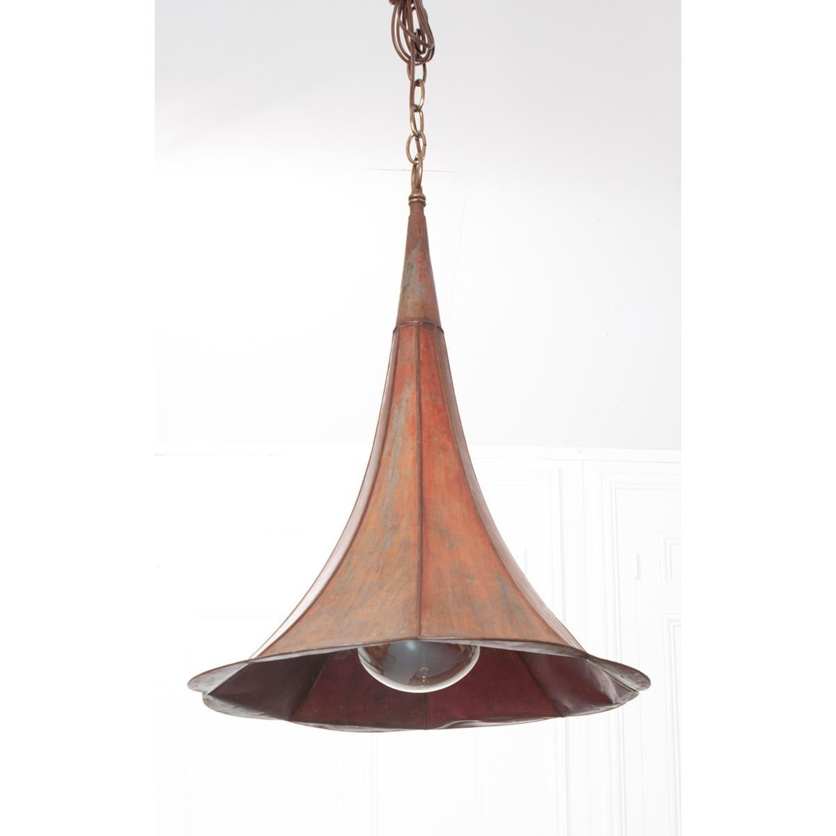 Create a striking look with this gramophone pendant light. It has a distressed, reddish painted finish and the original side support cradle bracket. This lantern is suspended with an antique-style chain.
   