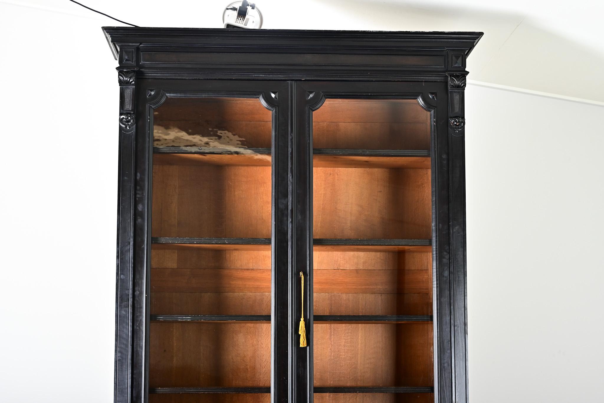 Francese Grande biblioteca francese ebanizzata del XIX secolo in vendita