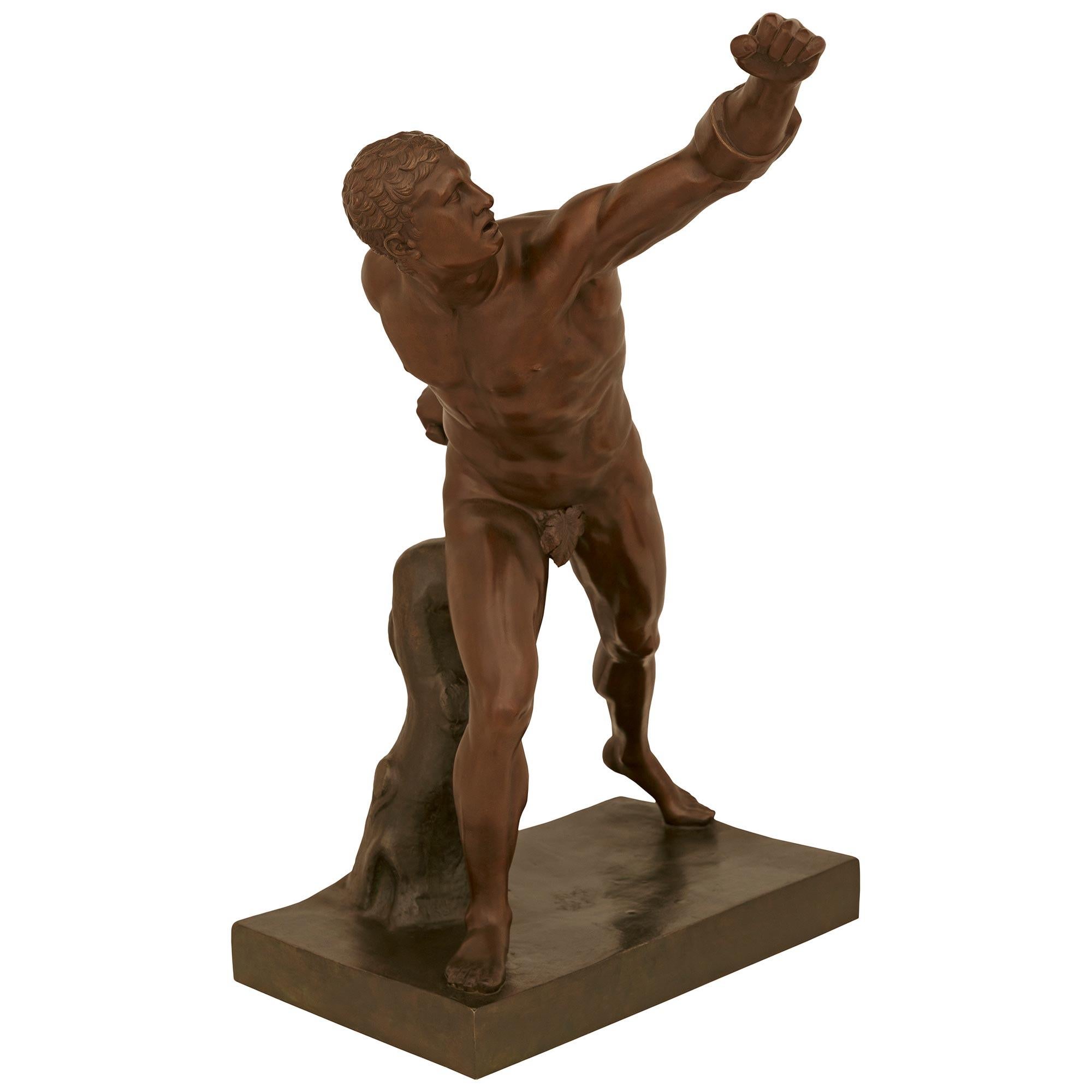 Français Statue en bronze patiné Grand Tour du gladiateur Borghese du 19e siècle en vente