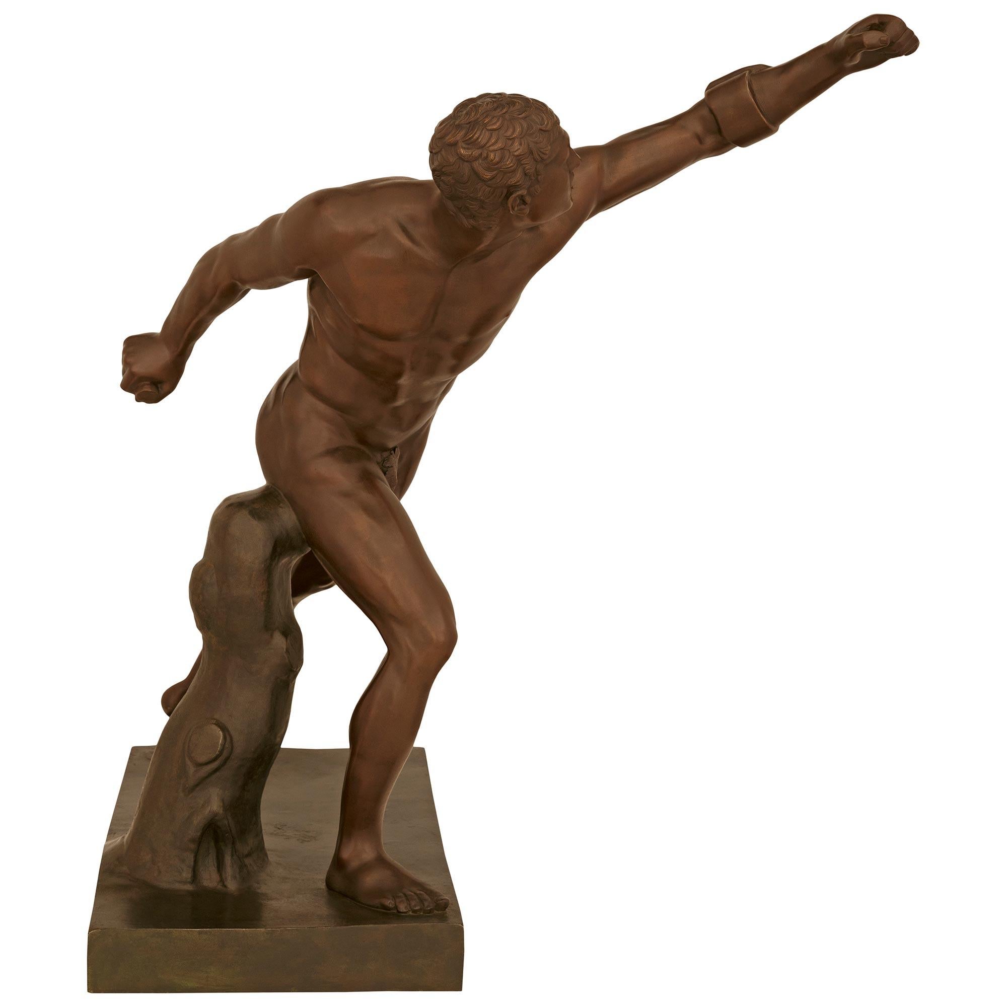 Patiné Statue en bronze patiné Grand Tour du gladiateur Borghese du 19e siècle en vente