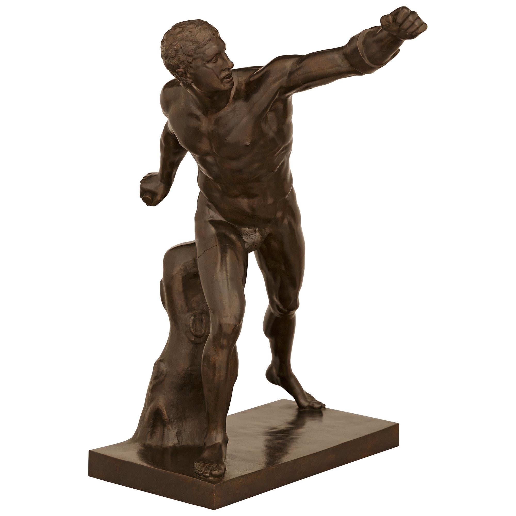 Français Statue en bronze du gladiateur Borghese, d'époque Grand Tour, du 19e siècle en vente
