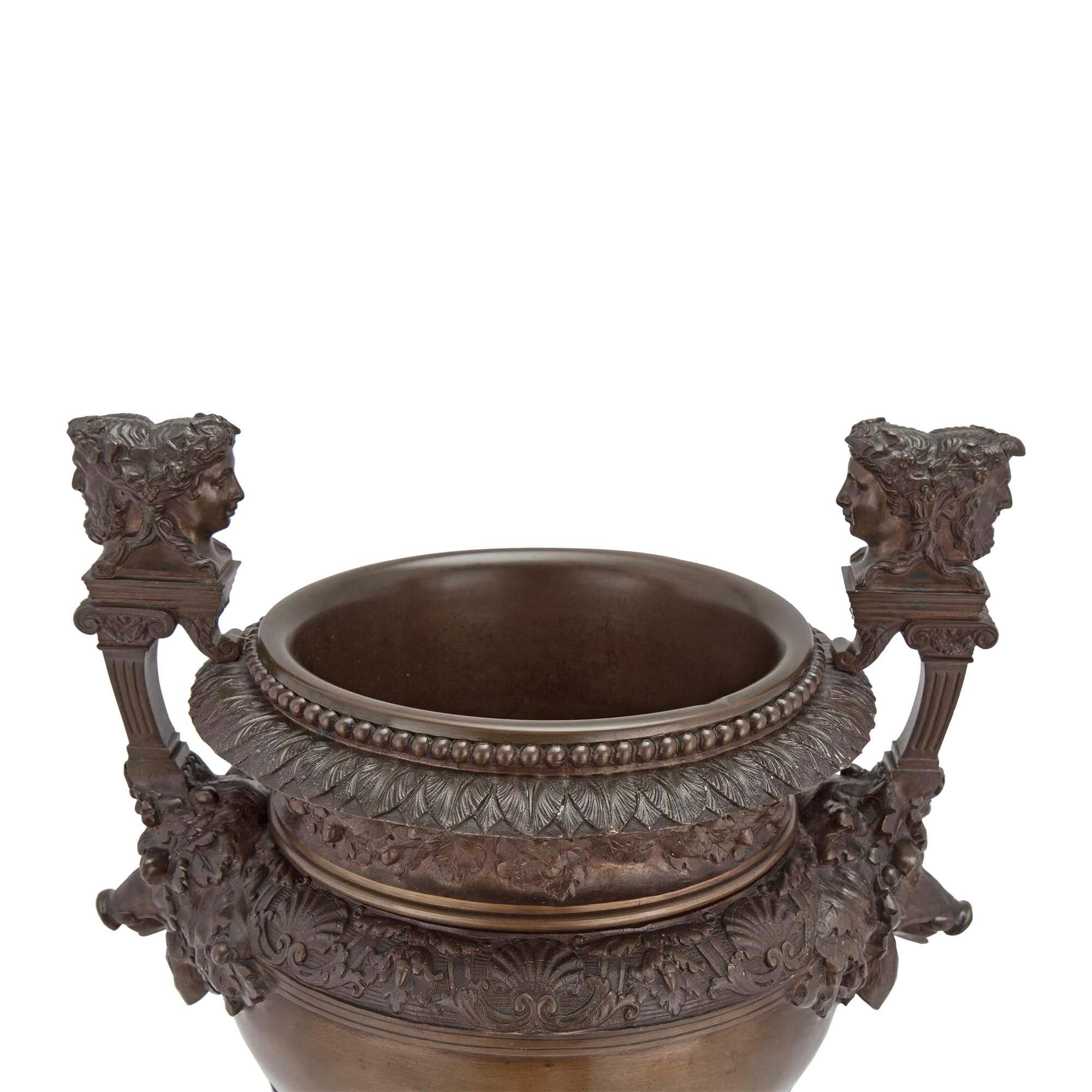 French 19th Century Grand Tour Period Patinated Bronze Urn In Good Condition For Sale In West Palm Beach, FL