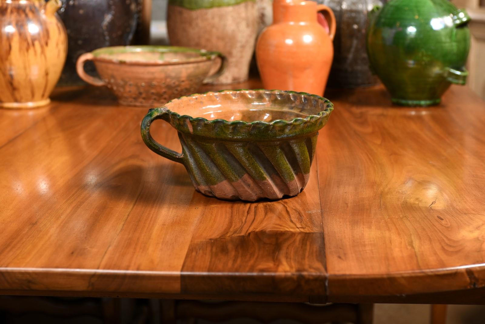 French 19th Century Green and Brown Glazed Pottery Cake Mold with Grooves In Good Condition For Sale In Atlanta, GA