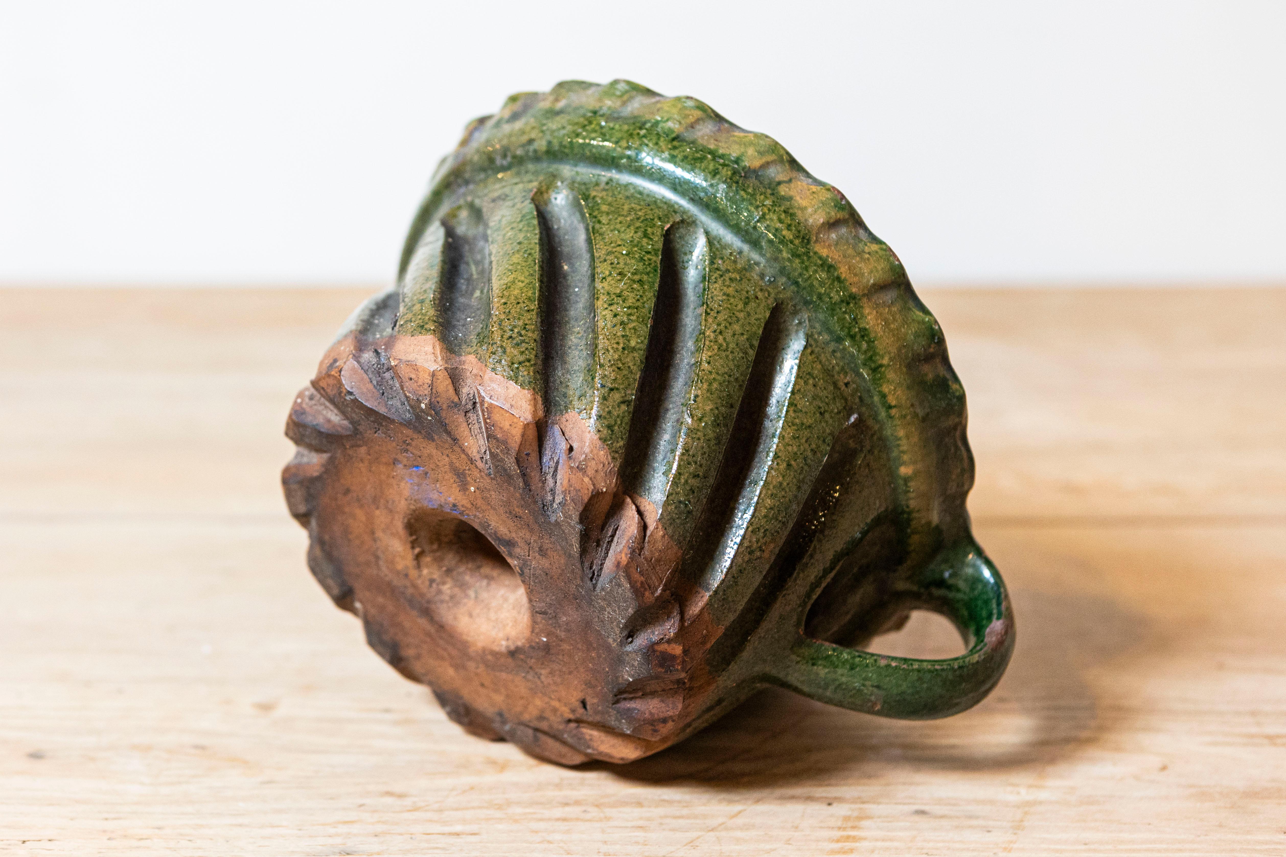 French 19th Century Green and Brown Glazed Pottery Cake Mold with Grooves For Sale 2