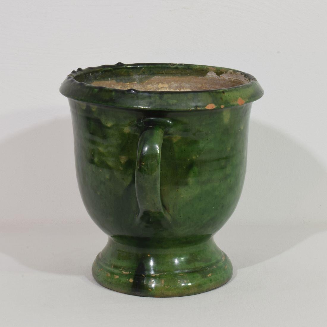 Französisches Castelnaudary-Pflanzgefäß aus grün glasiertem Steingut aus dem 19. Jahrhundert (Tonware) im Angebot