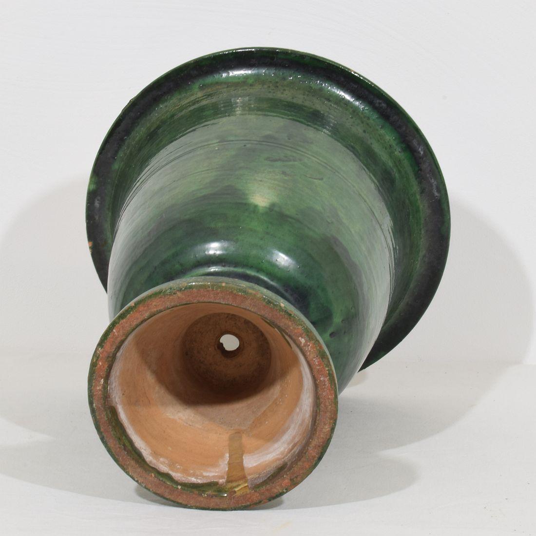 Französisches Castelnaudary-Pflanzgefäß/Vase aus grün glasiertem Steingut, 19. Jahrhundert im Angebot 8