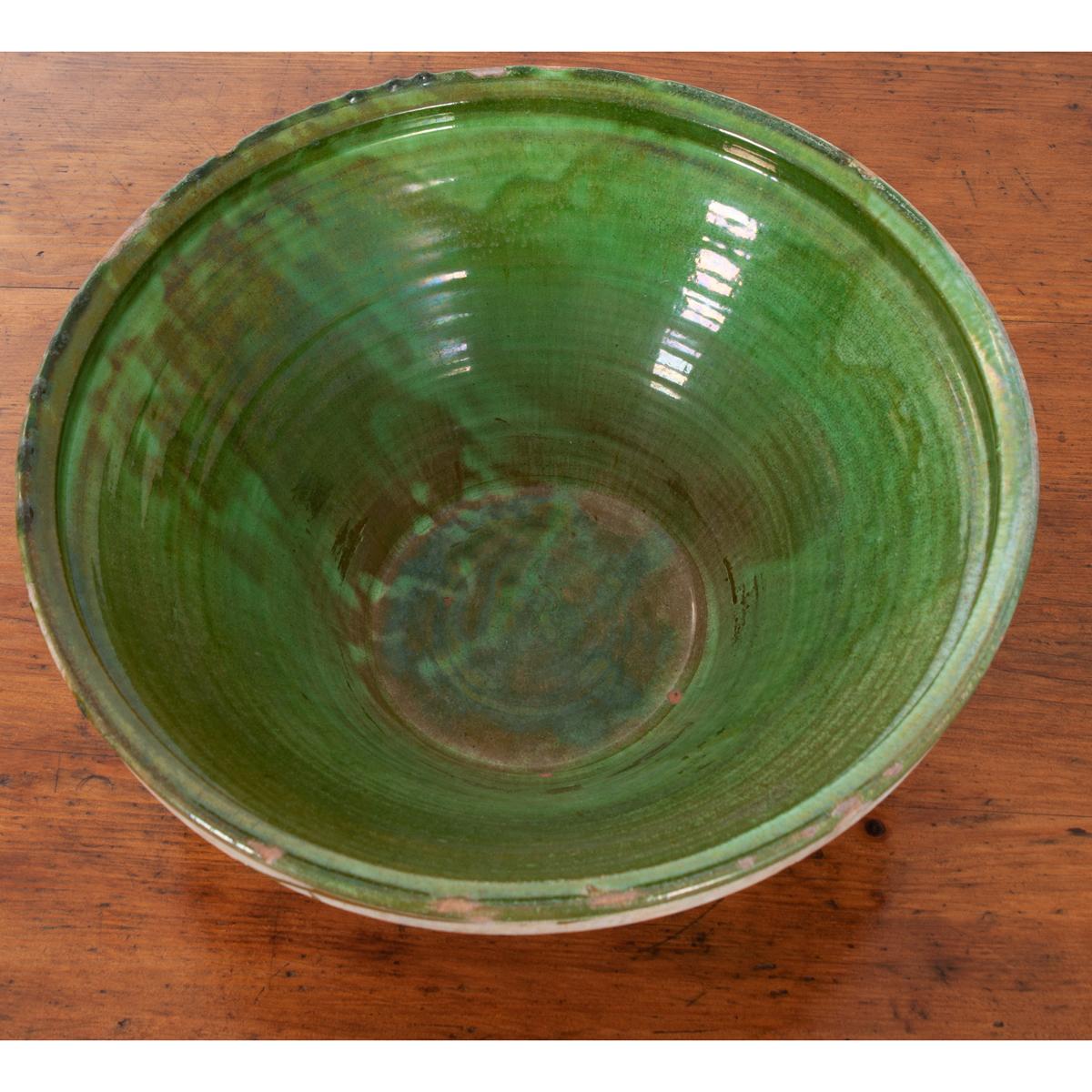 French 19th Century Green Glazed Mixing Bowl In Good Condition For Sale In Baton Rouge, LA