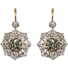Boucles d'oreilles en or 18 carats:: saphir vert et diamants:: datant du 19e siècle