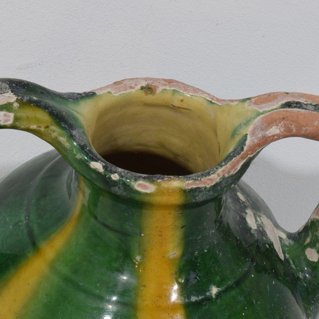 Jarro o Cruche de Agua de Terracota Esmaltada Verde / Amarilla 'Orjol', Francés, Siglo XIX en venta 7