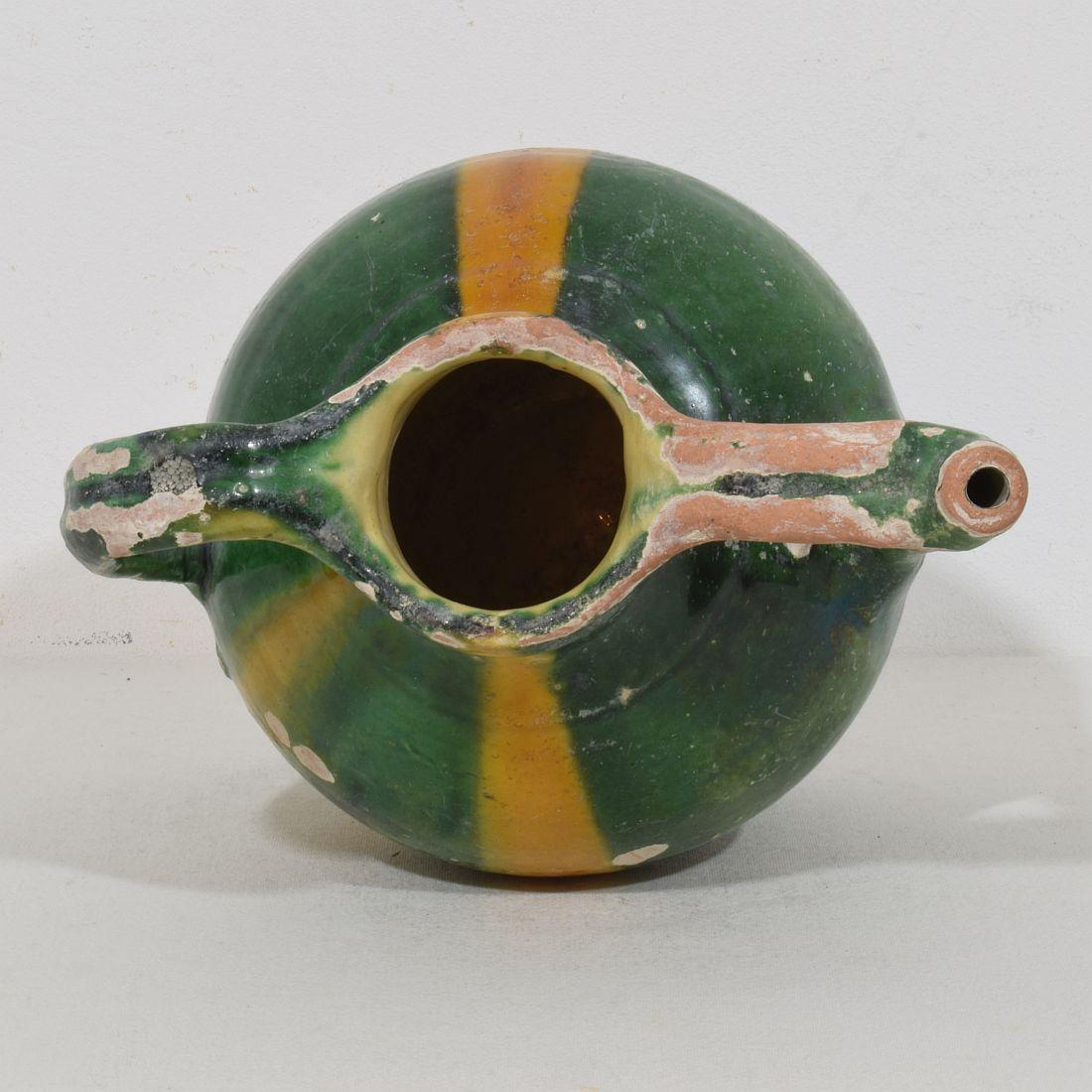 Pichet ou cruche à eau Orjol en terre cuite émaillée verte/jaune du 19ème siècle en vente 6