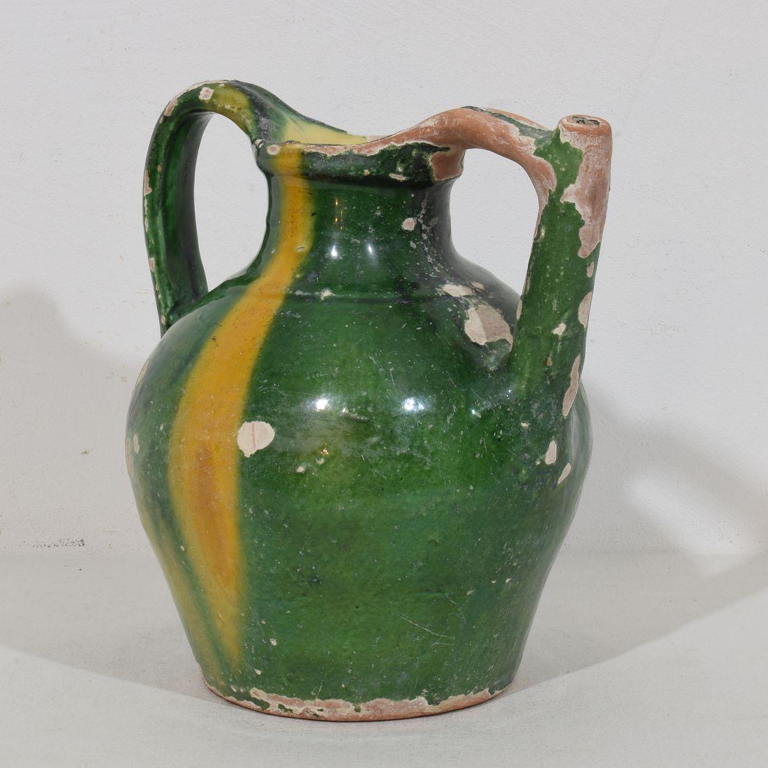 Jarro o Cruche de Agua de Terracota Esmaltada Verde / Amarilla 'Orjol', Francés, Siglo XIX en Bueno estado para la venta en Buisson, FR