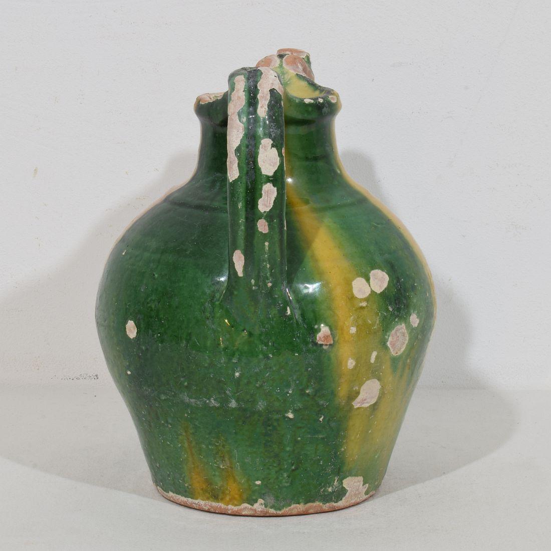 Jarro o Cruche de Agua de Terracota Esmaltada Verde / Amarilla 'Orjol', Francés, Siglo XIX en venta 2