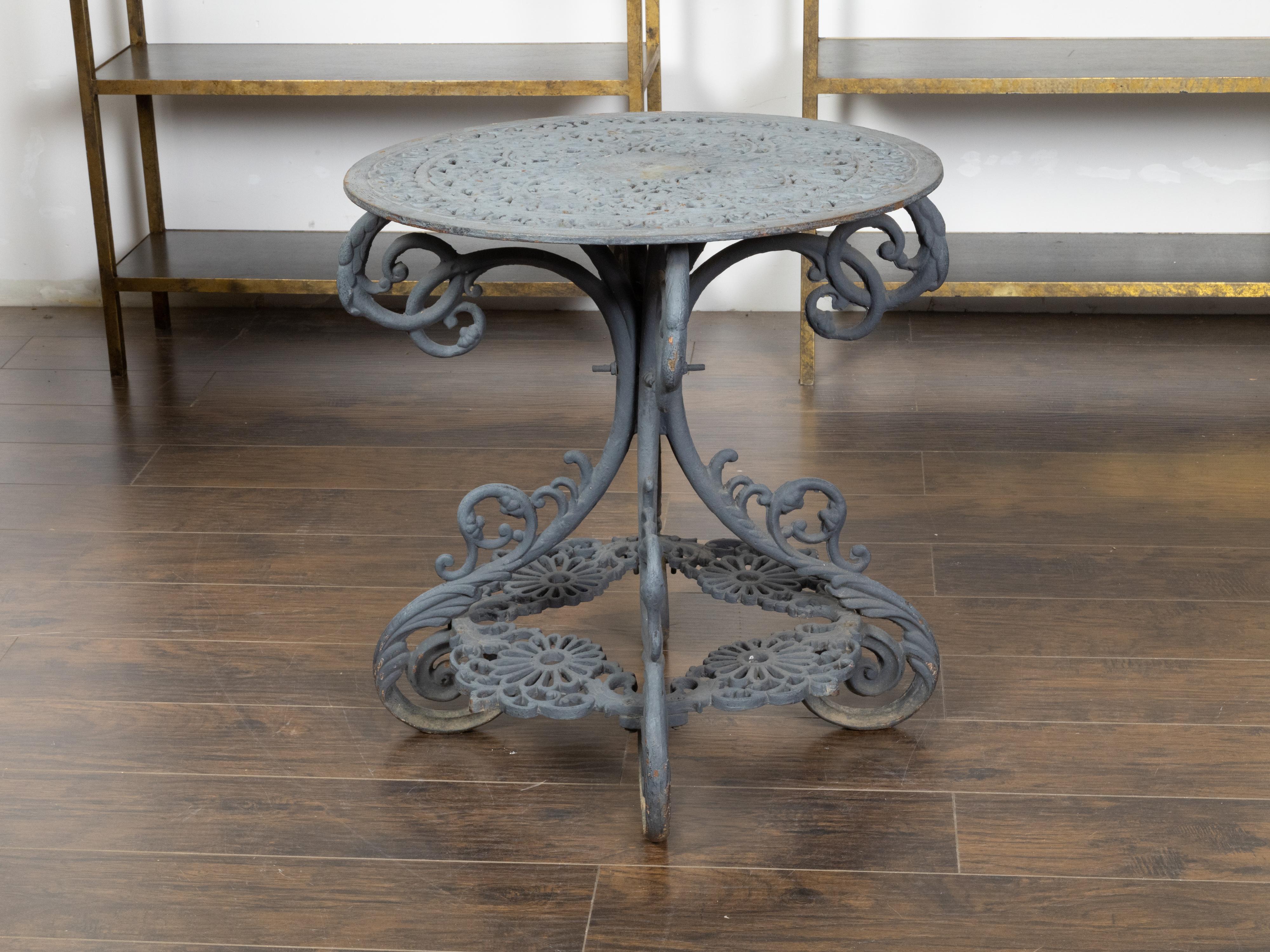 French 19th Century Grey Painted Iron Garden Table with Openwork Floral Top 2