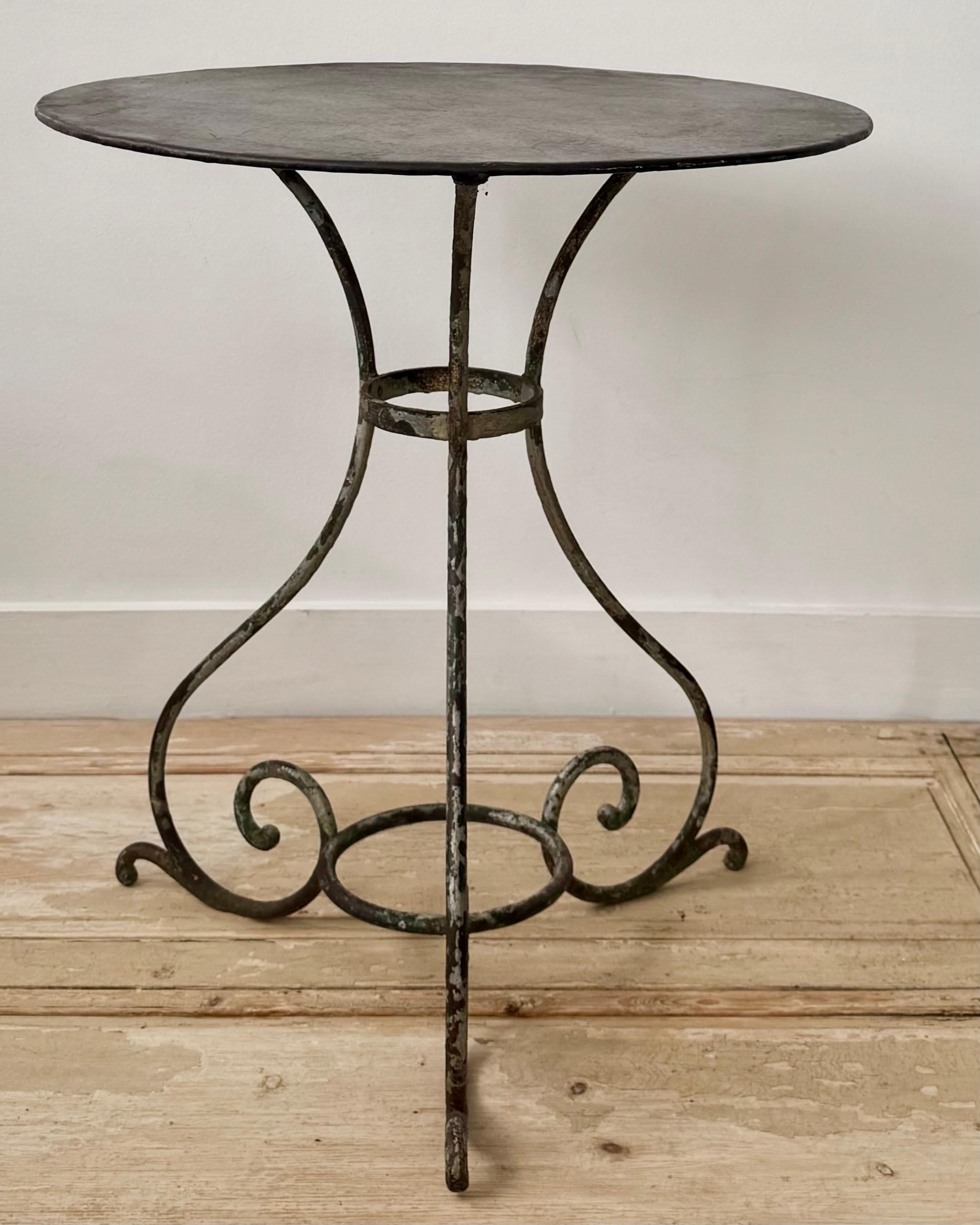 Intagliato a mano French 19th Century Guéridon Base Bistro Table in vendita