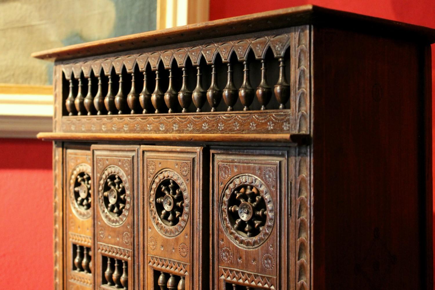 French 19th Century Hand Carved Walnut Wood Four Doors Miniature Chest In Good Condition For Sale In Firenze, IT