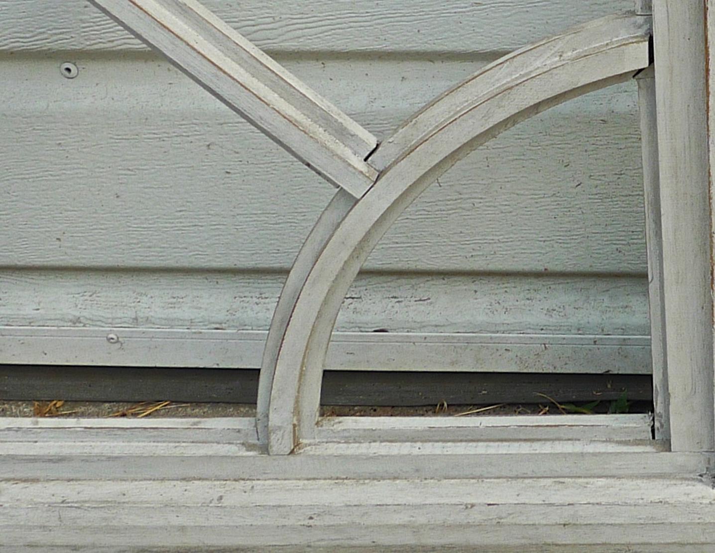 French 19th Century Hand Painted Half Crescent Window Arch or Mirror Frame In Distressed Condition In Santa Monica, CA