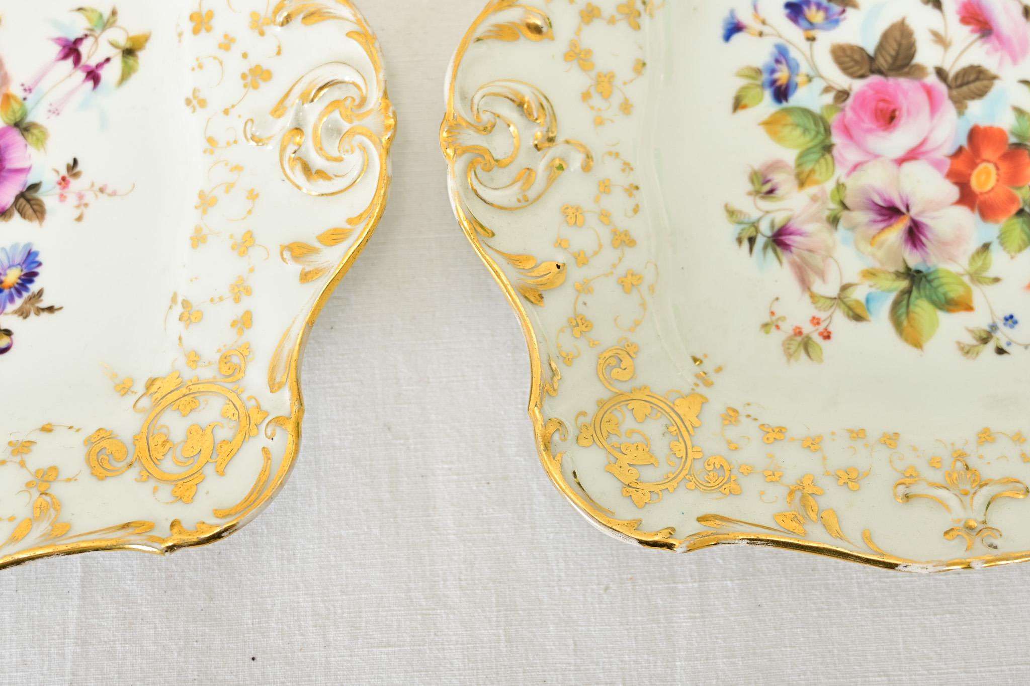 French 19th Century Handpainted Floral Porcelain Plates In Good Condition For Sale In Baton Rouge, LA