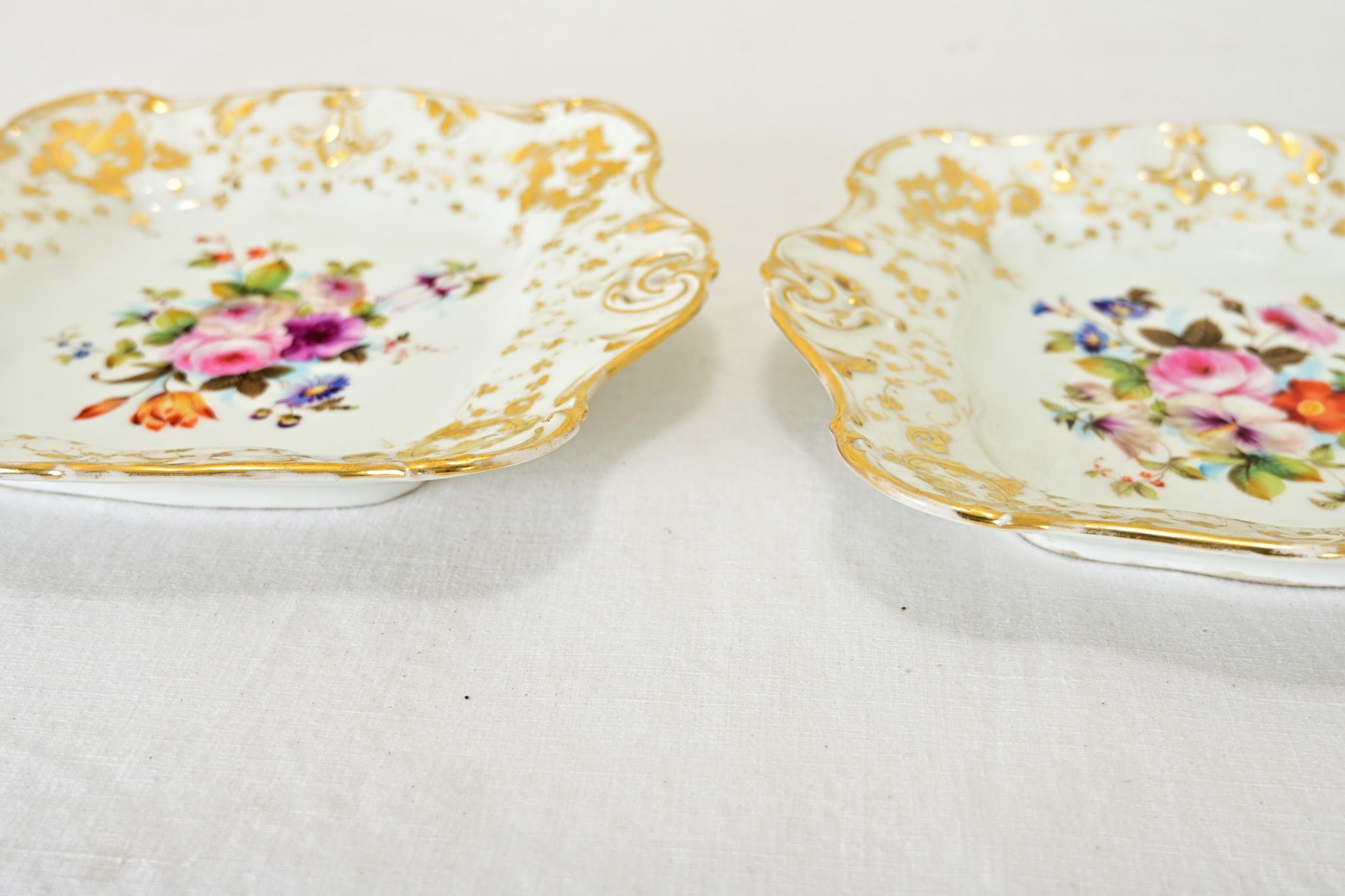 French 19th Century Handpainted Floral Porcelain Plates For Sale 2