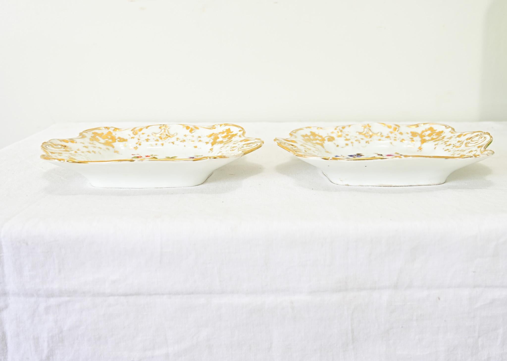 French 19th Century Handpainted Floral Porcelain Plates For Sale 3