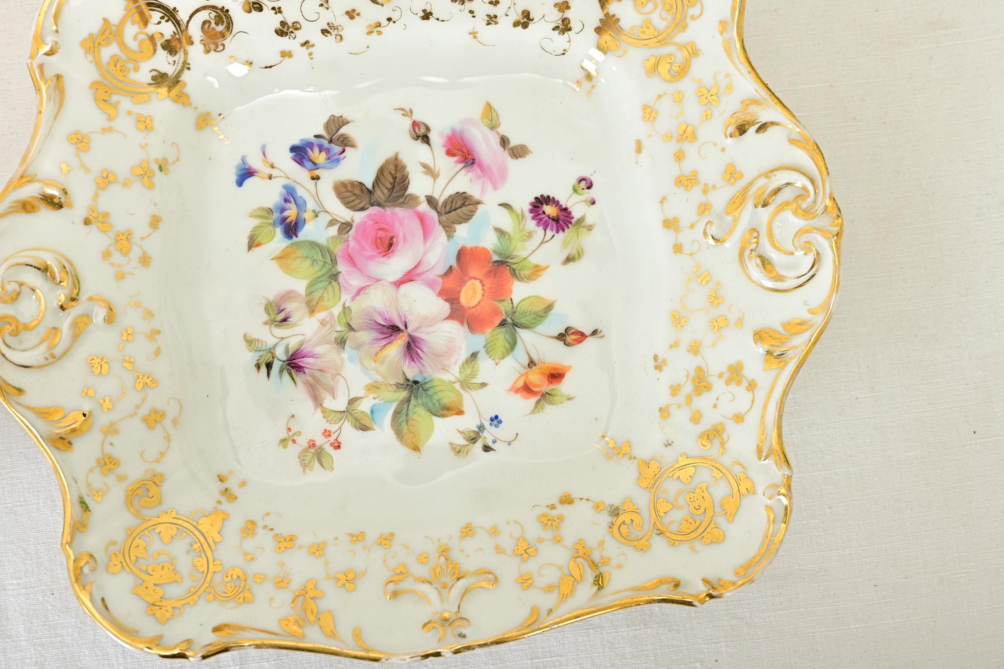 French 19th Century Handpainted Floral Porcelain Plates For Sale 4