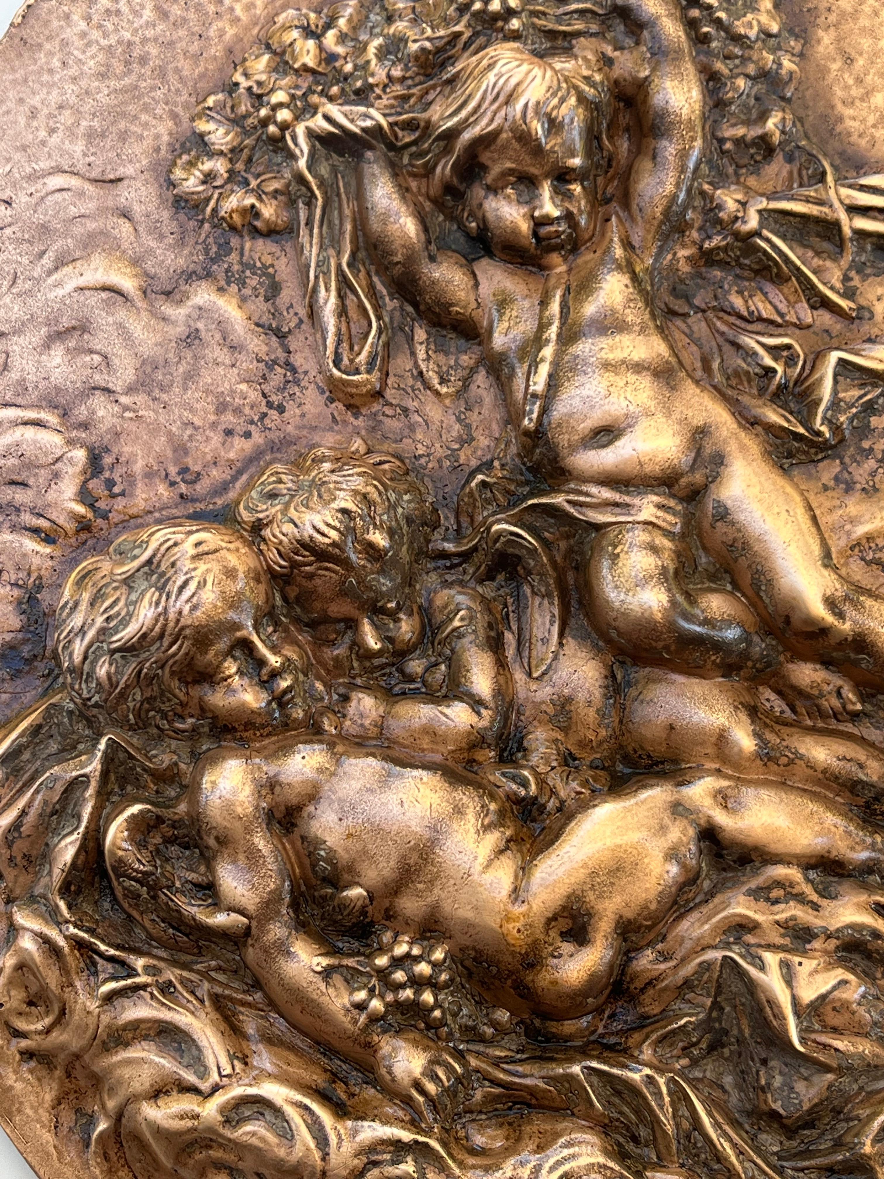 Targa a rilievo in bronzo pesante francese del XIX secolo con 3 cherubini

Questo bellissimo bronzo francese del XIX secolo è una pesante targa ovale che raffigura tre cherubini che si divertono. L'alto rilievo e la ricchezza della patina di bronzo