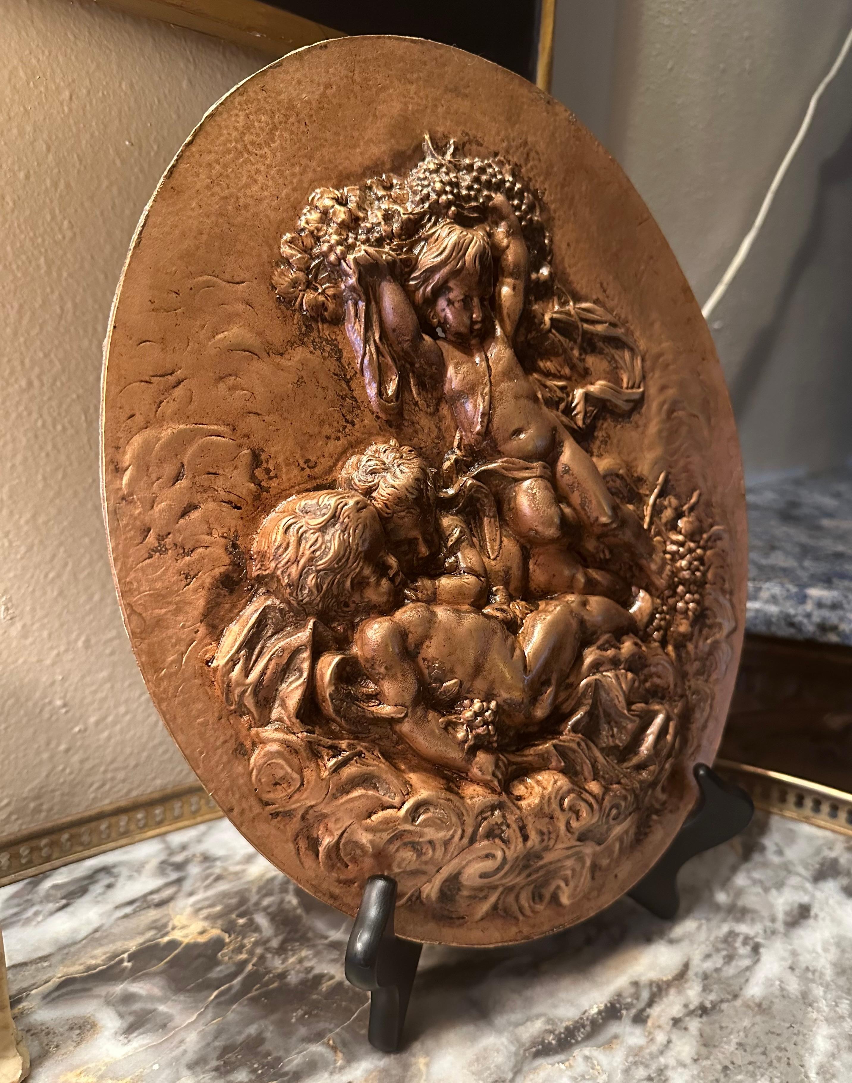 Targa a rilievo in bronzo pesante francese del XIX secolo con 3 cherubini in vendita 1
