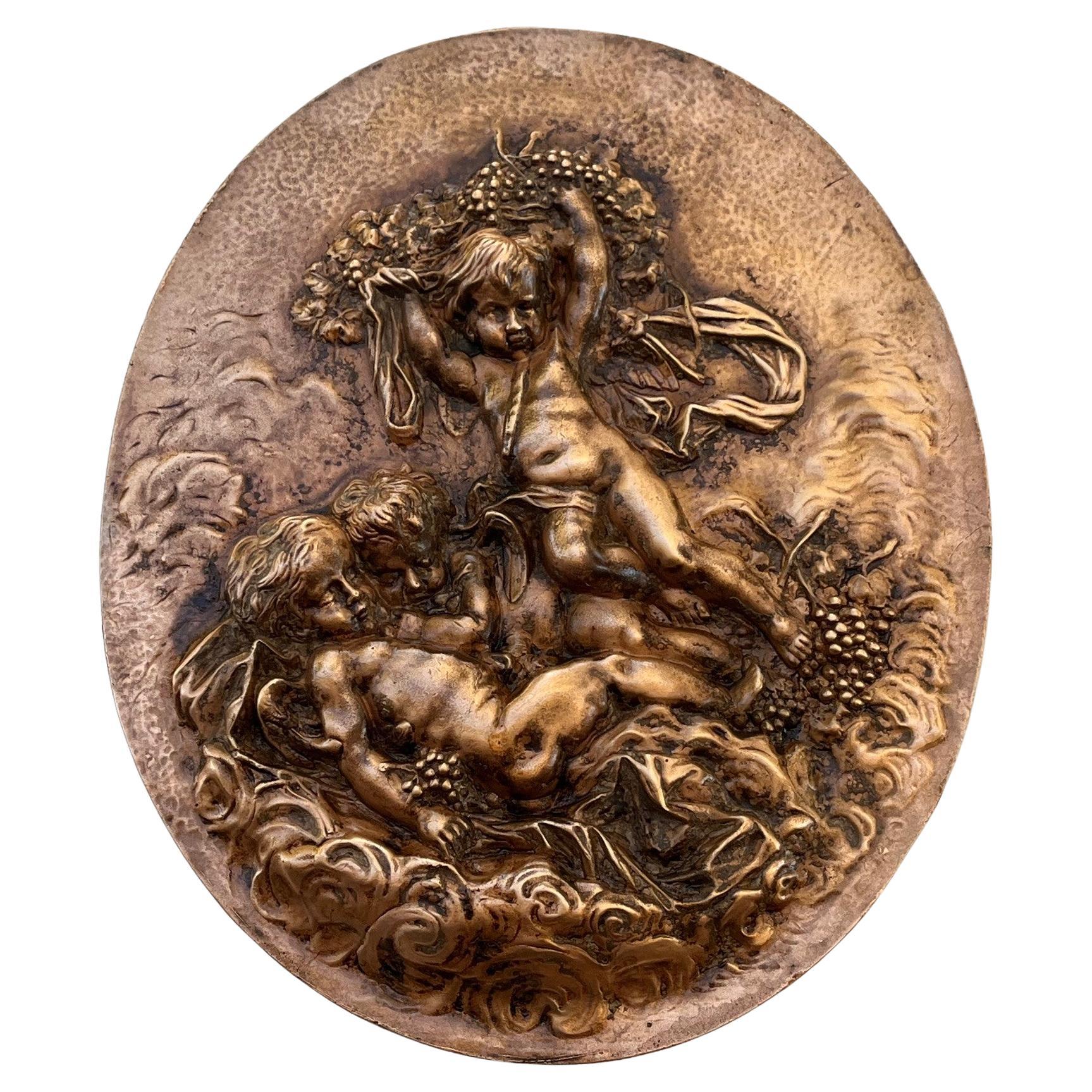 Plaque française du 19ème siècle en bronze lourd représentant 3 chérubins