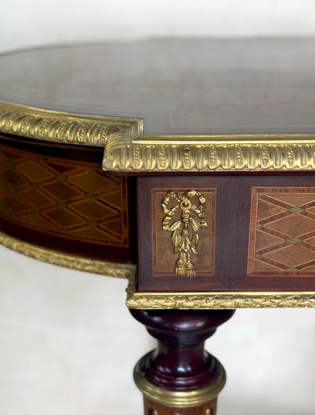 Table incrustée française du 19ème siècle avec montures en bronze Bon état - En vente à Los Angeles, CA