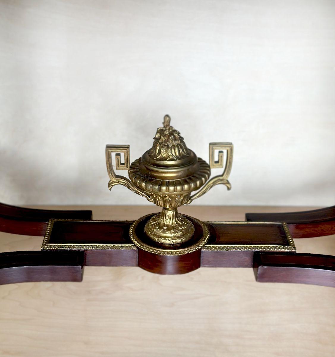 Bronze Table incrustée française du 19ème siècle avec montures en bronze en vente