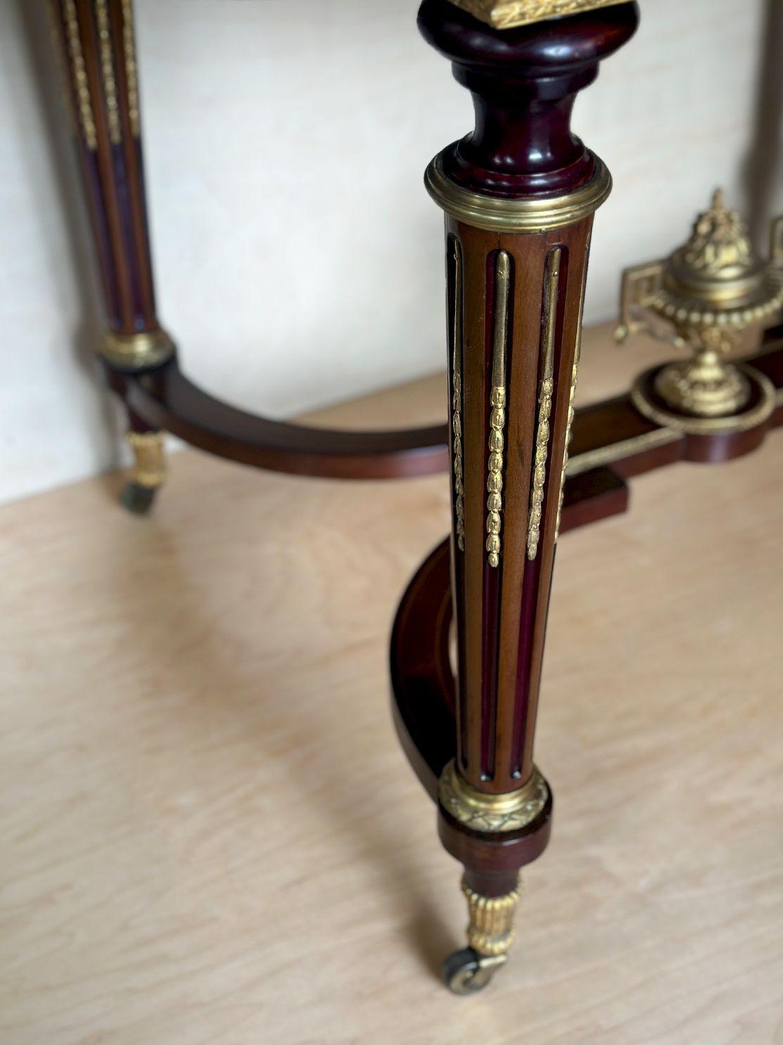 Table incrustée française du 19ème siècle avec montures en bronze en vente 1