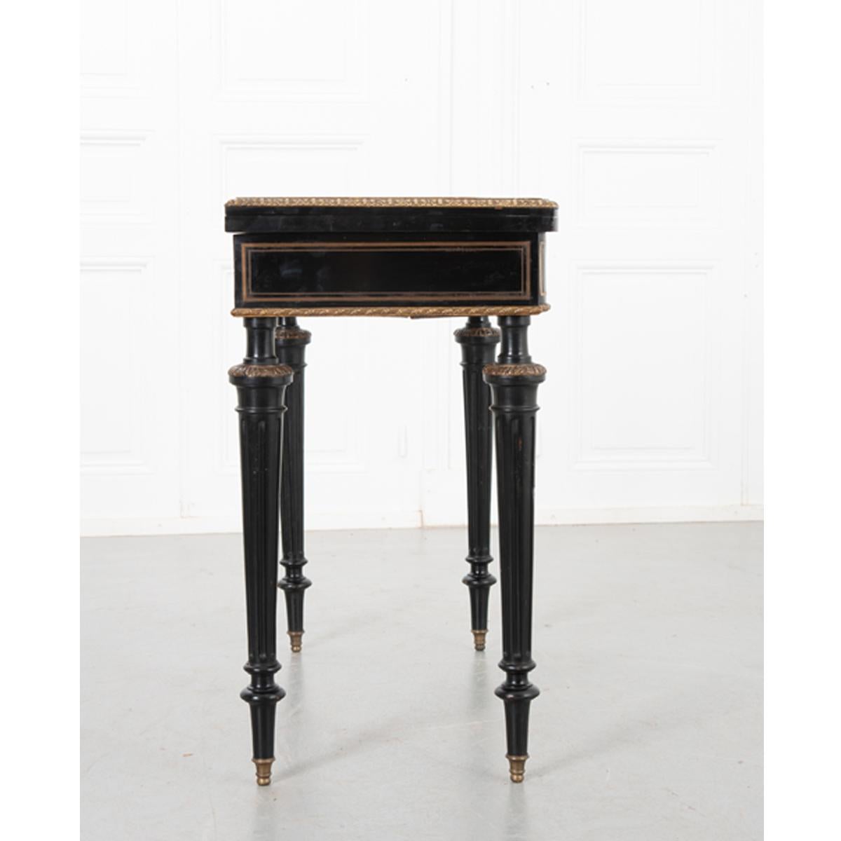 Table à jeux en marqueterie et ébène du 19ème siècle en vente 3