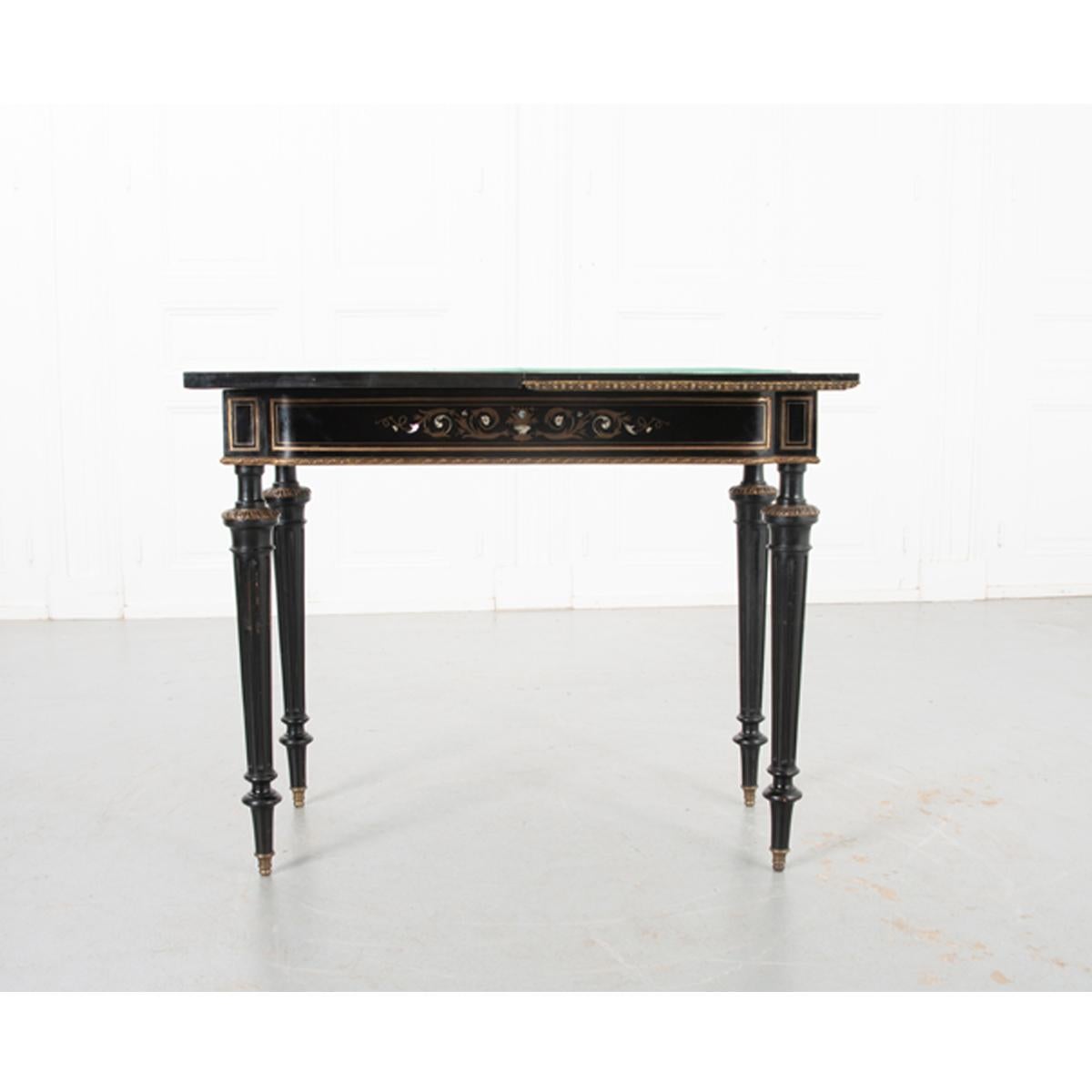 Laiton Table à jeux en marqueterie et ébène du 19ème siècle en vente