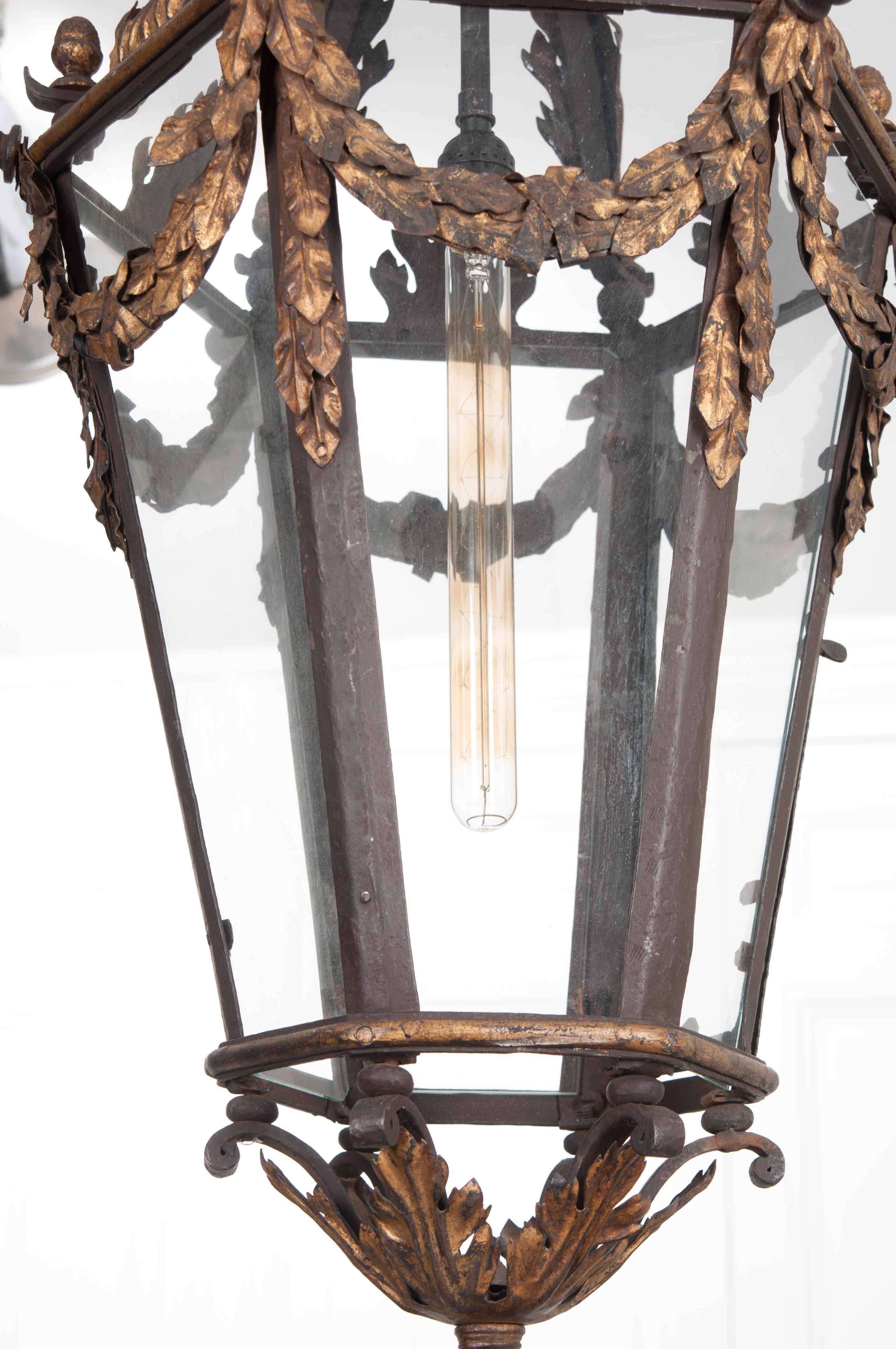 Französische Laterne aus Eisen und vergoldetem Messing des 19. Jahrhunderts mit einem Licht im Angebot 2