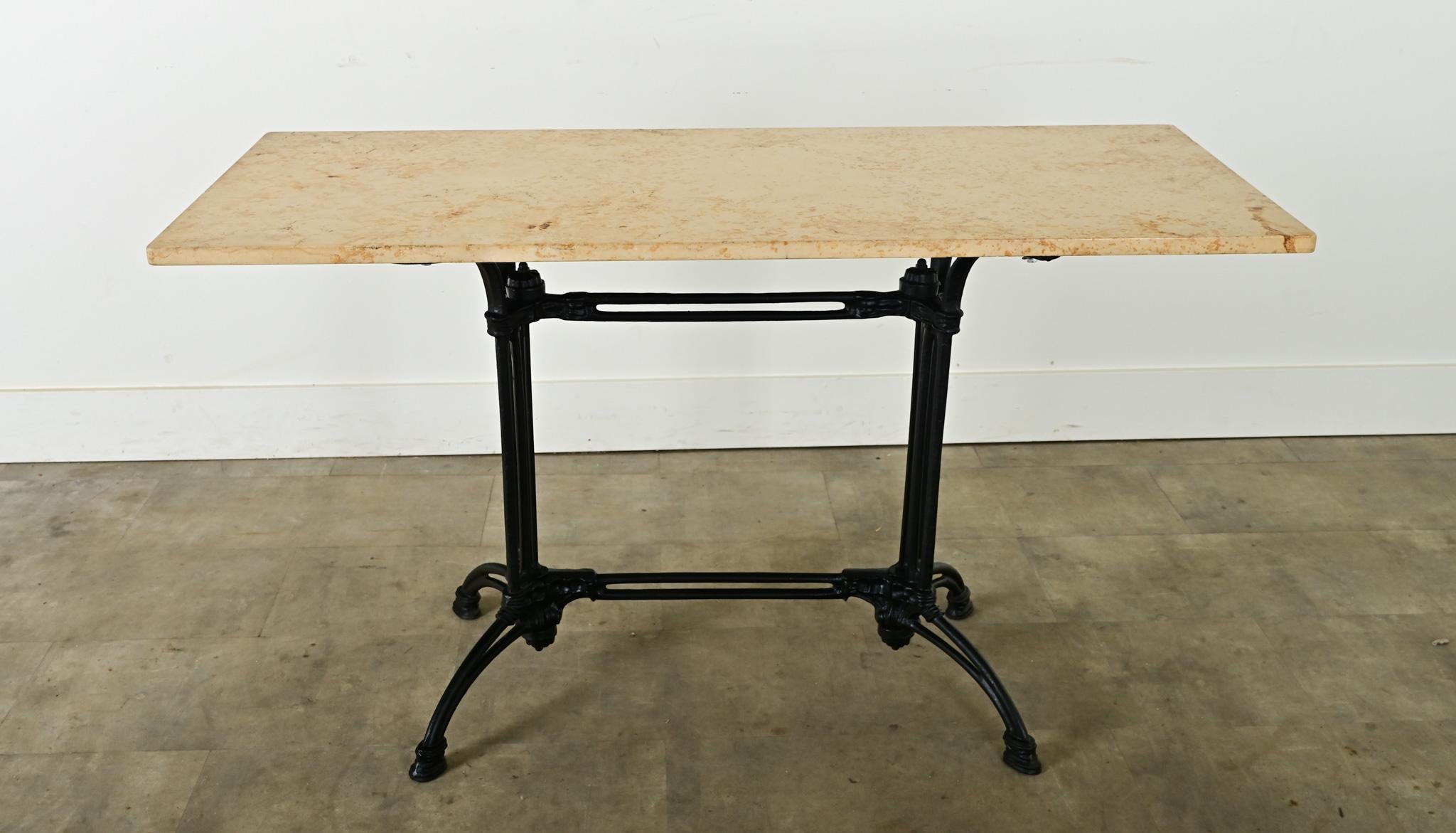 Mesa bistro francesa de hierro y mármol del siglo XIX en venta 4