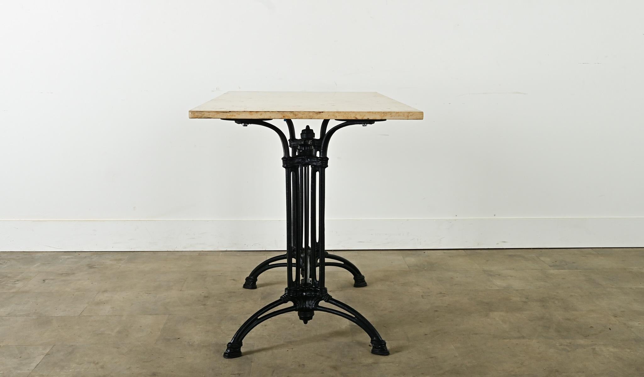 Mesa bistro francesa de hierro y mármol del siglo XIX en venta 6