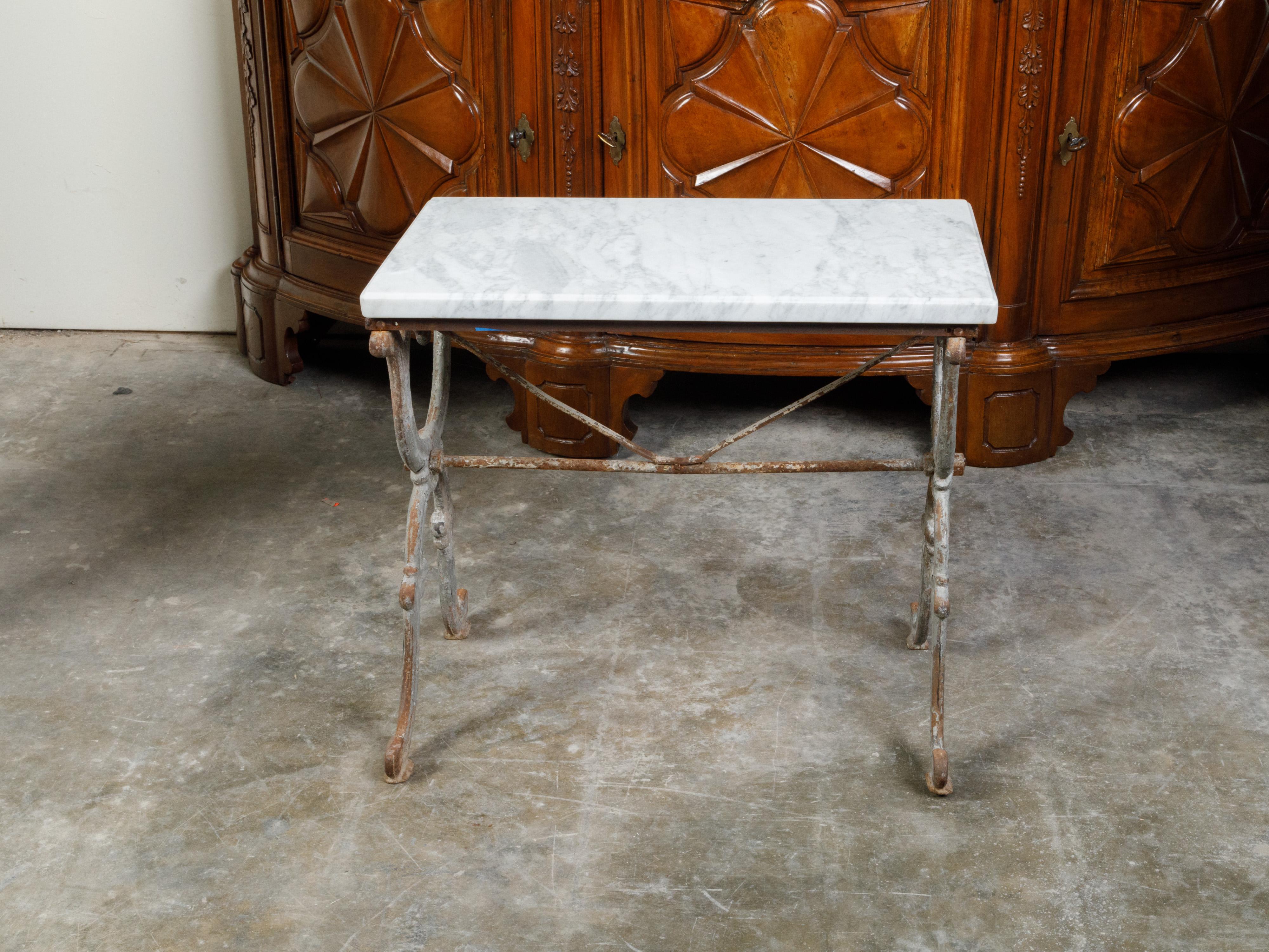 Table console française en fer du XIXe siècle avec plateau en marbre blanc et base en forme de X en vente 8
