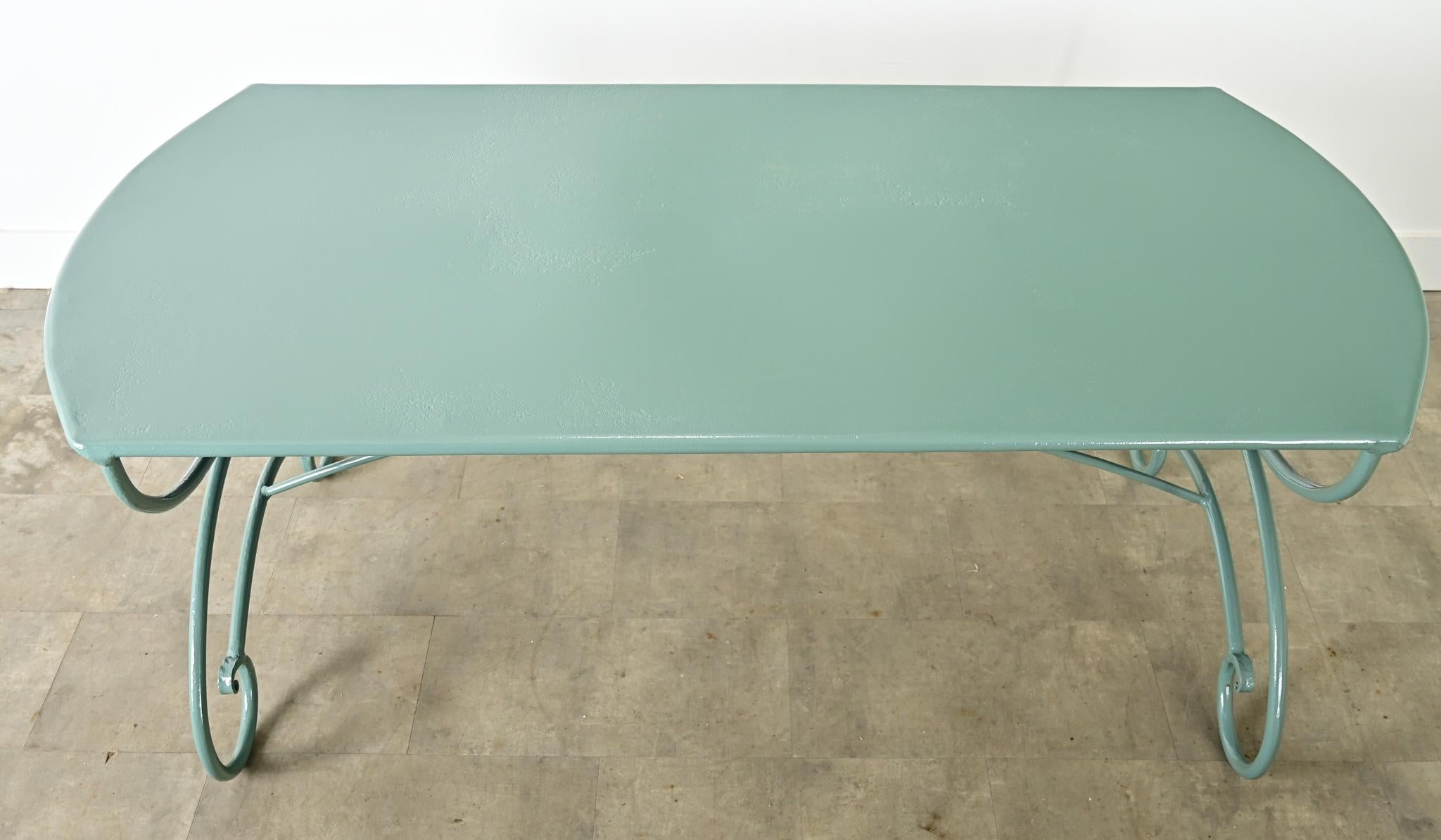 Moulage French 19th Century Iron Dining Table in New Powdercoat en vente