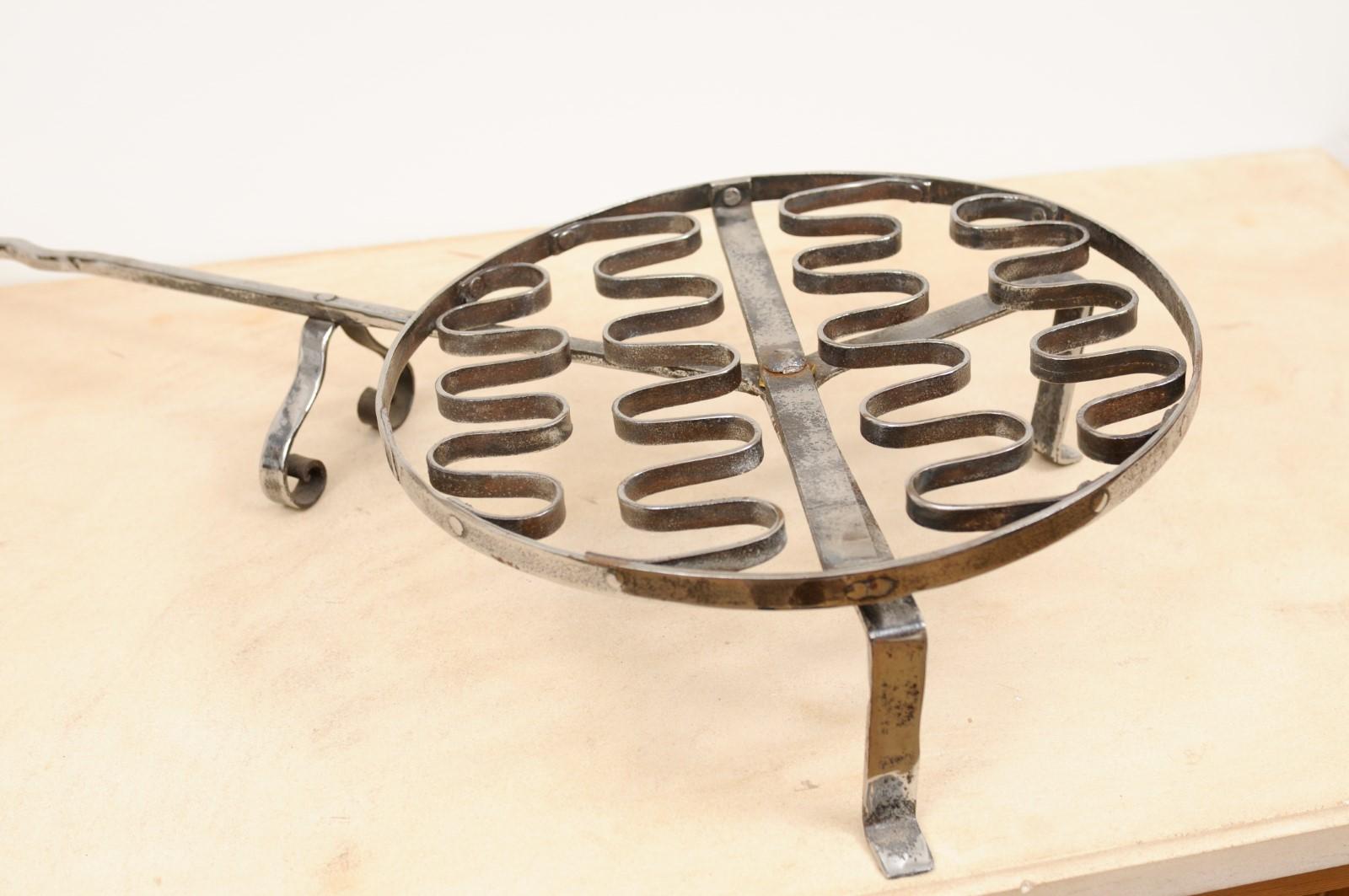 French 19th Century Iron Fireplace Grill with Petite Feet and Long Handle In Good Condition For Sale In Atlanta, GA