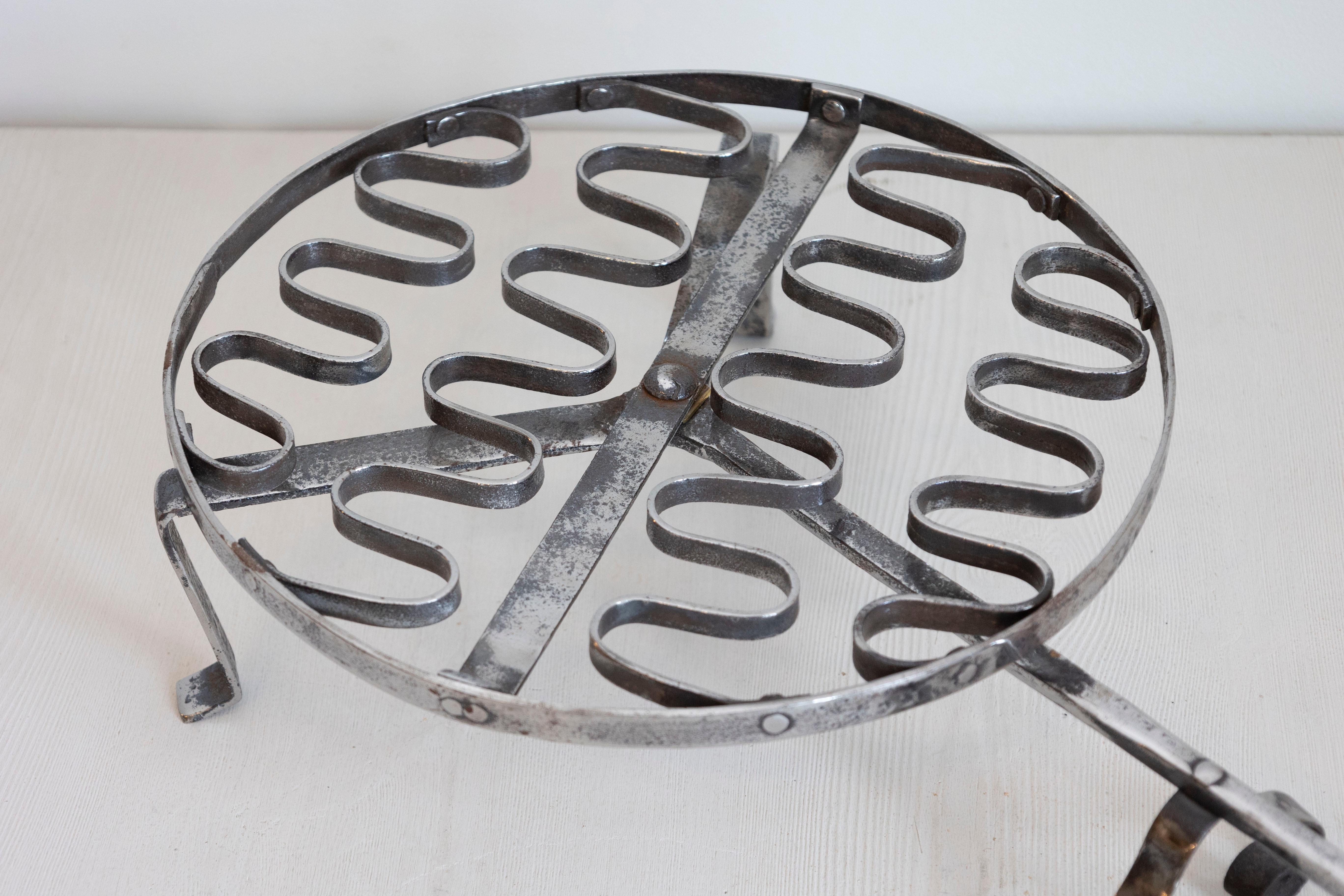 French 19th Century Iron Fireplace Grill with Petite Feet and Long Handle For Sale 1
