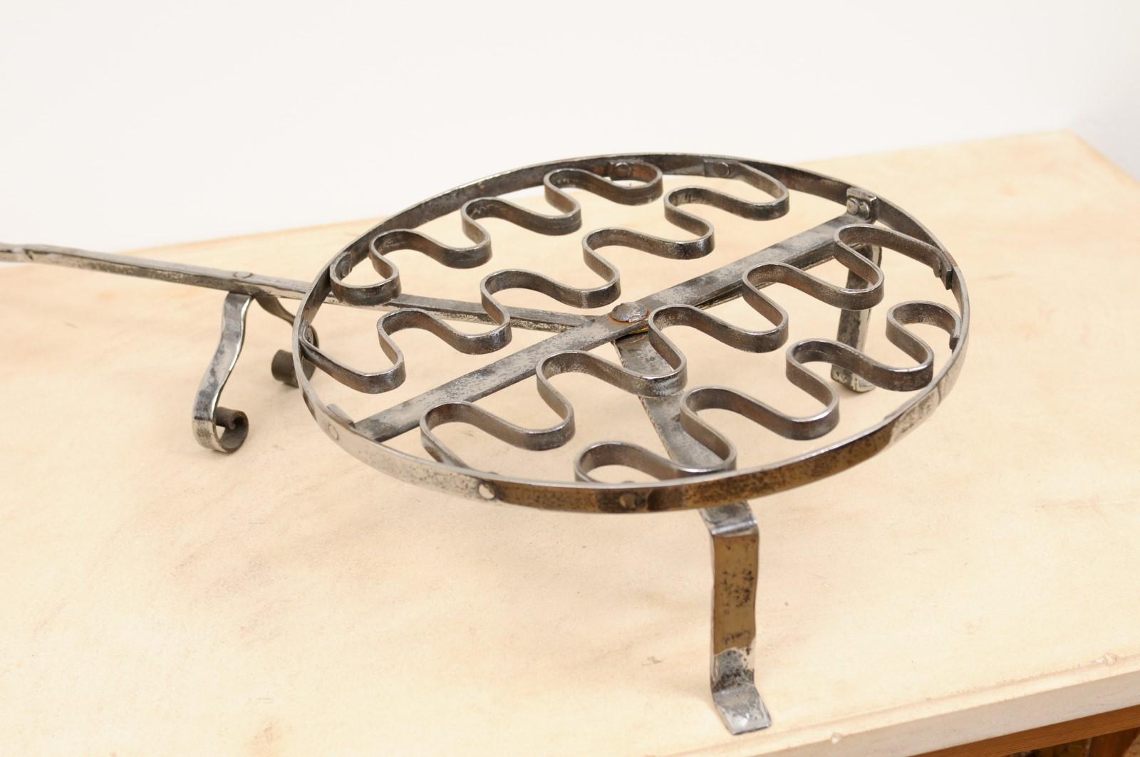 French 19th Century Iron Fireplace Grill with Petite Feet and Long Handle For Sale 2