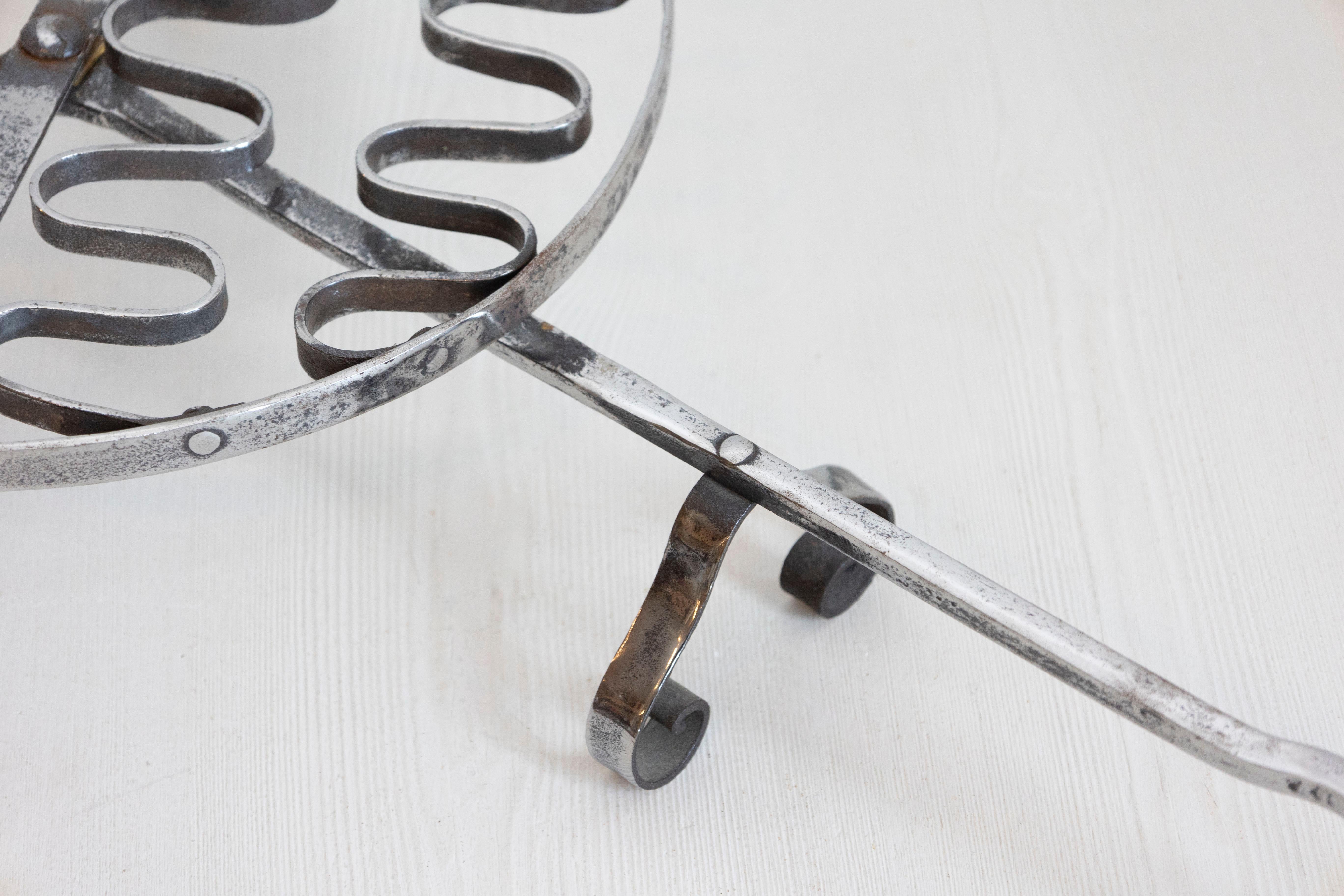 French 19th Century Iron Fireplace Grill with Petite Feet and Long Handle For Sale 2