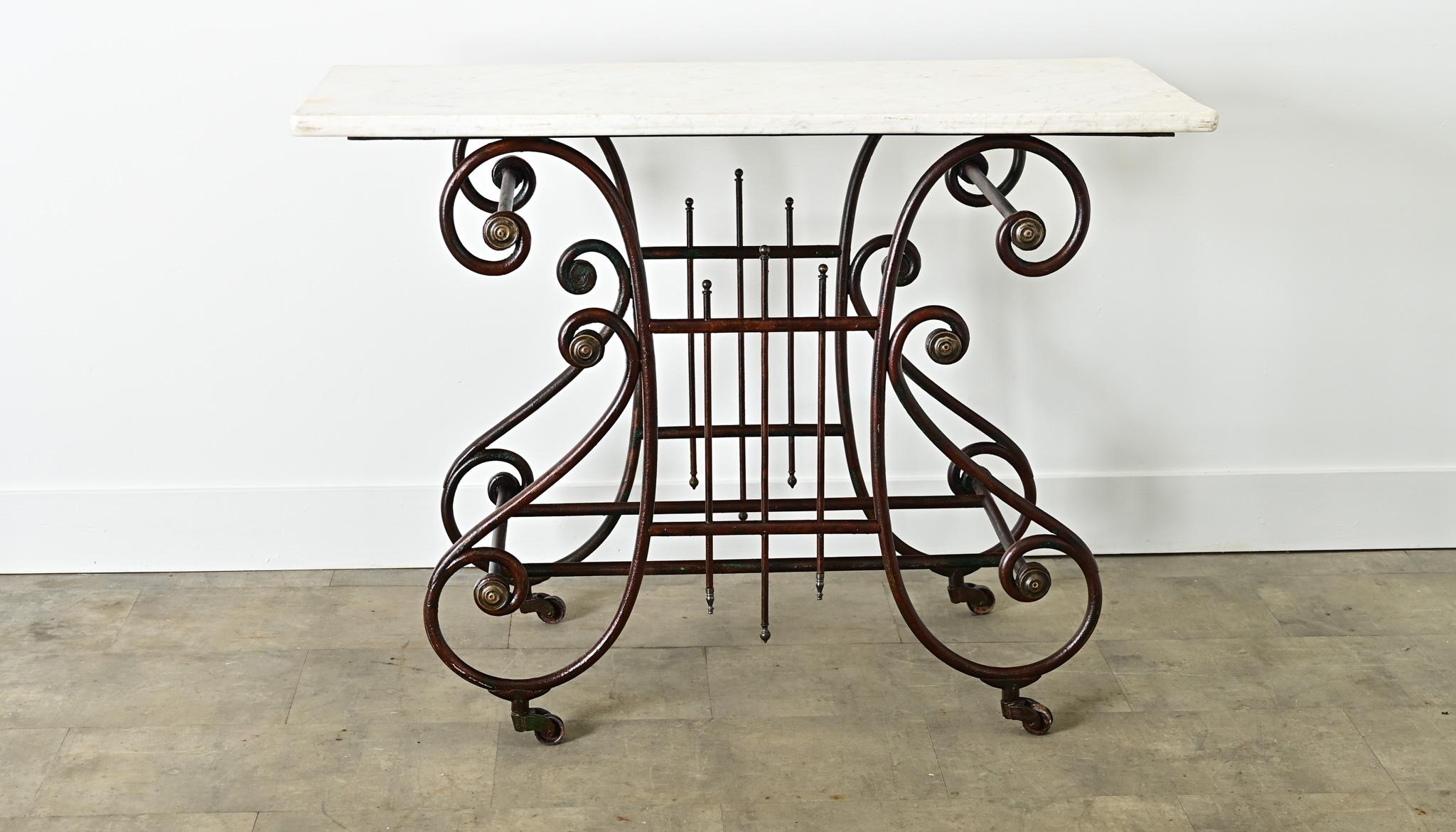 Mesa de carnicero francesa del siglo XIX de hierro y mármol en venta 8