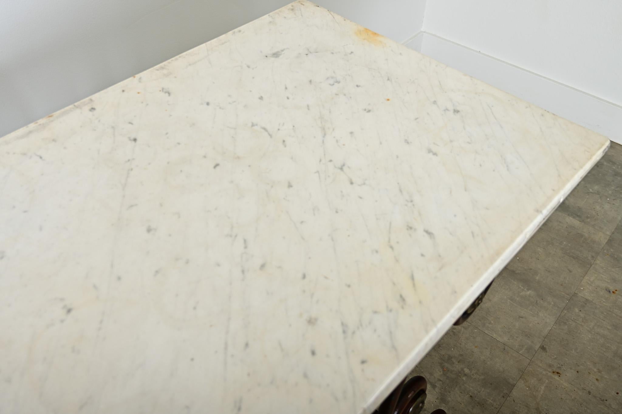 Mesa de carnicero francesa del siglo XIX de hierro y mármol en Bueno estado para la venta en Baton Rouge, LA