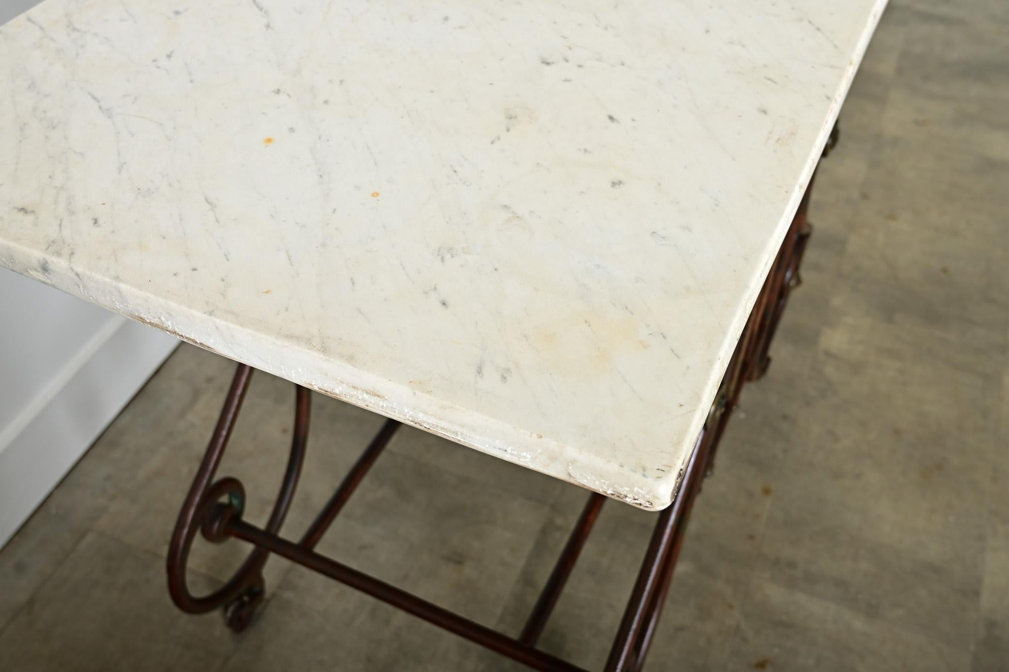 Mesa de carnicero francesa del siglo XIX de hierro y mármol Hierro en venta