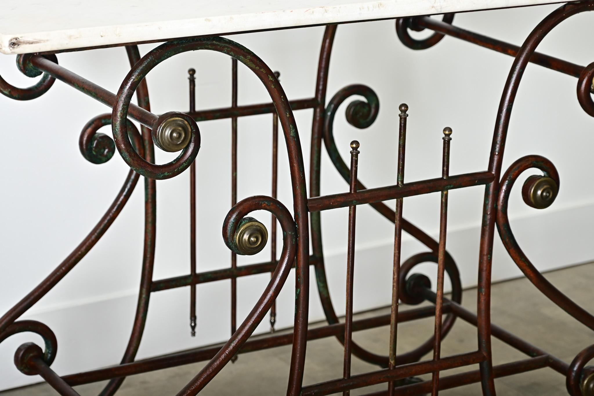 Mesa de carnicero francesa del siglo XIX de hierro y mármol en venta 2