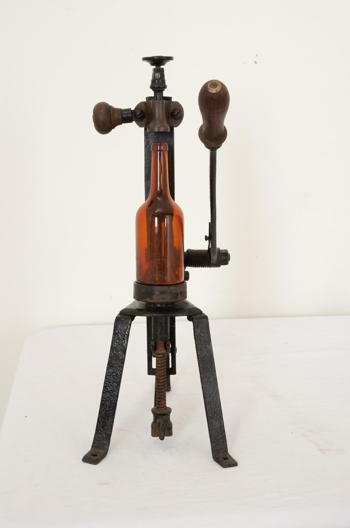 Pharmazeutisches Eisen-Korker aus dem 19. Jahrhundert im Zustand „Gut“ im Angebot in Baton Rouge, LA
