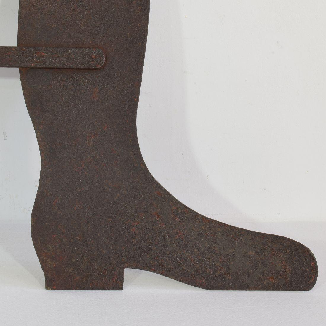Panneau d'atelier de fabricants de chaussures en fer français du 19e siècle Bon état - En vente à Buisson, FR