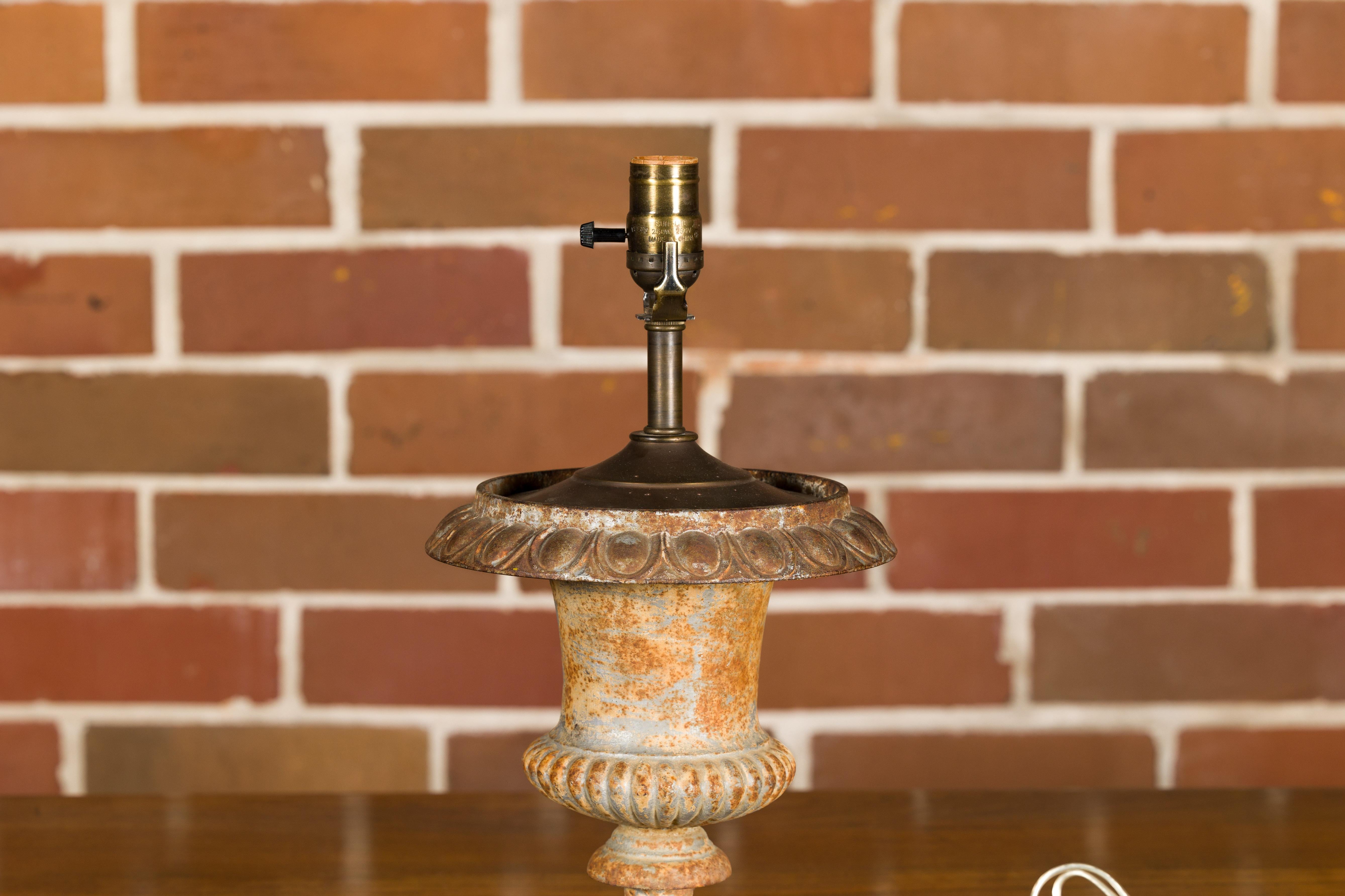 Vase Medicis en fer du 19ème siècle transformé en lampe de table, USA Wired en vente 2