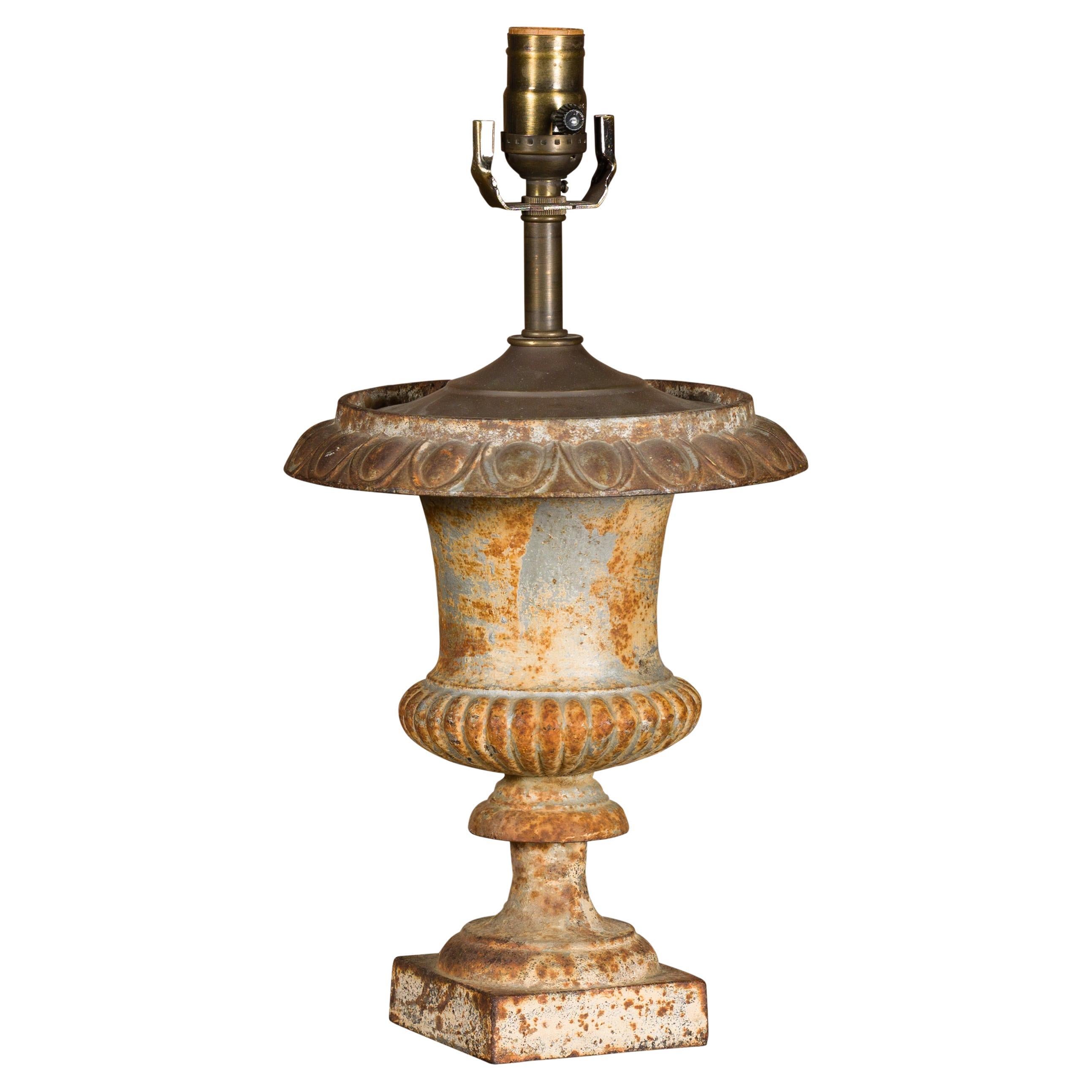 Vase Medicis en fer du 19ème siècle transformé en lampe de table, USA Wired