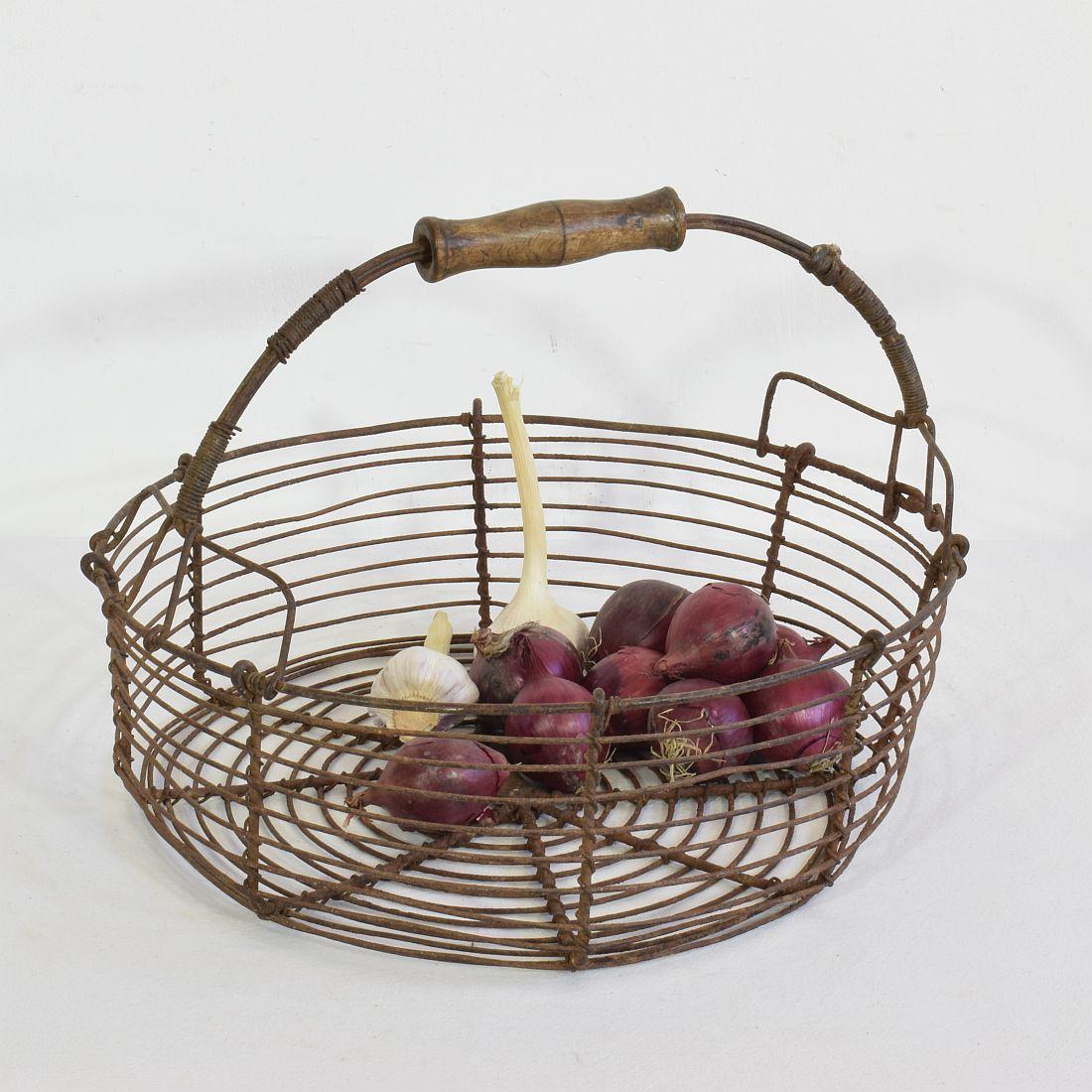 Beautiful iron wirework basket with wooden handle. Very nicely made and a great statement on your countertop.
France, circa 1850-1900.
Weathered.